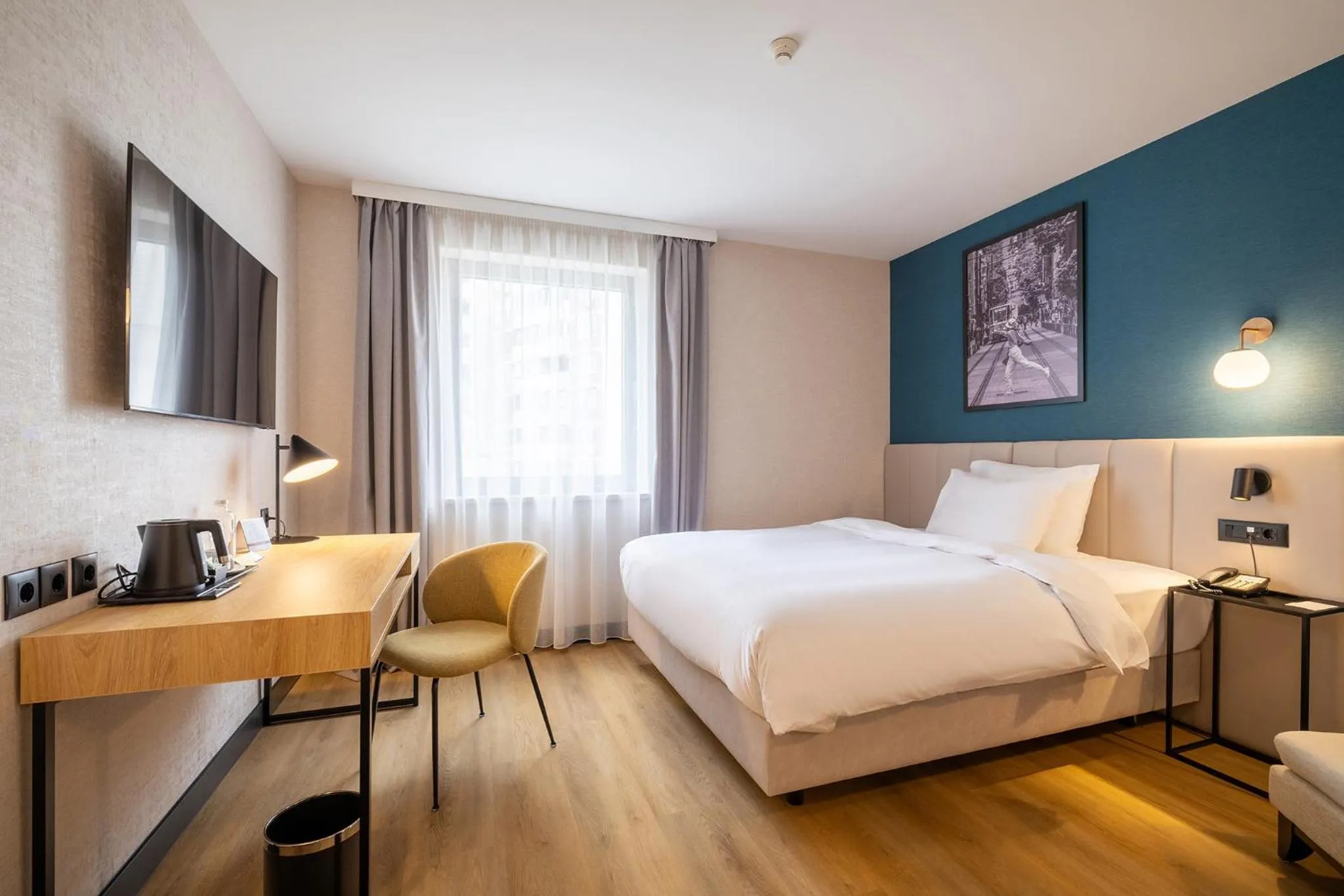 Coffee/tea facilities, Bed in Metropolitan Hotel Sofia, a member of Radisson Individuals