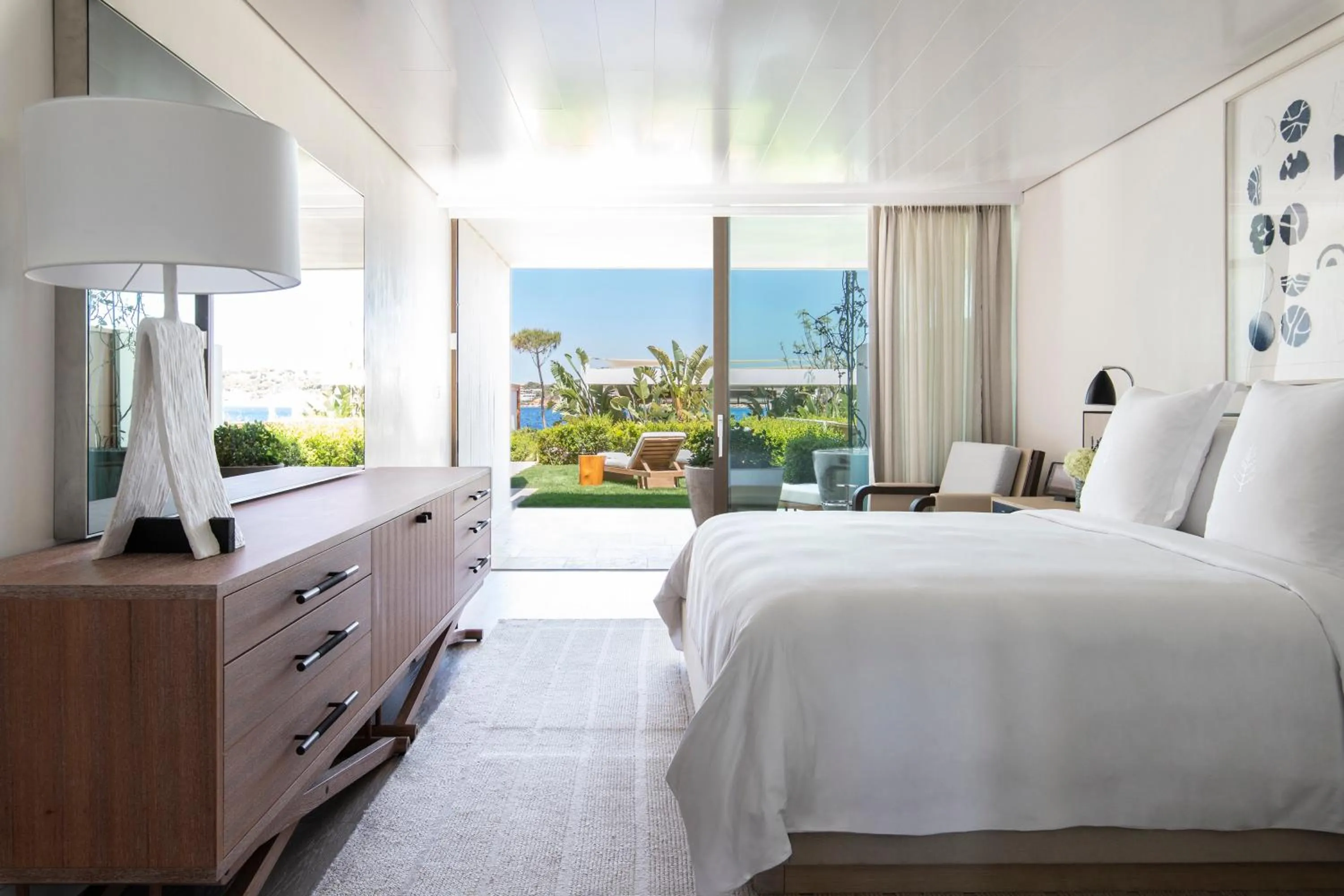 Bed in Four Seasons Astir Palace Hotel Athens