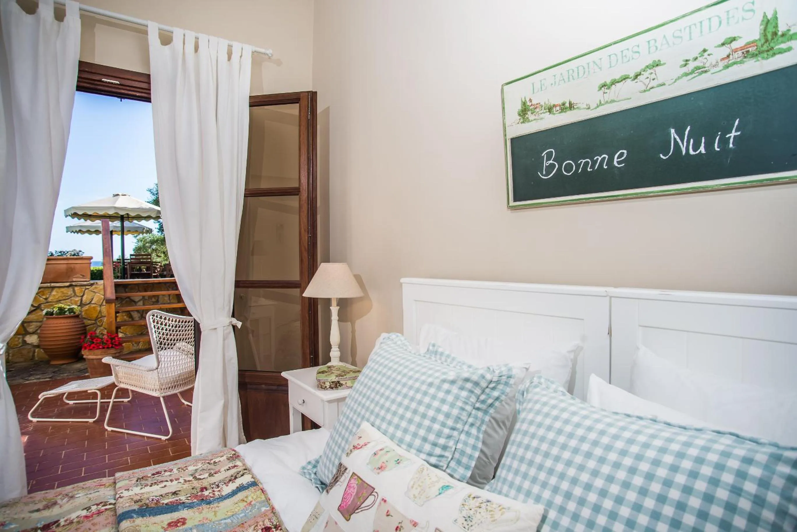 Garden view, Bed in Amboula Beach Apartments