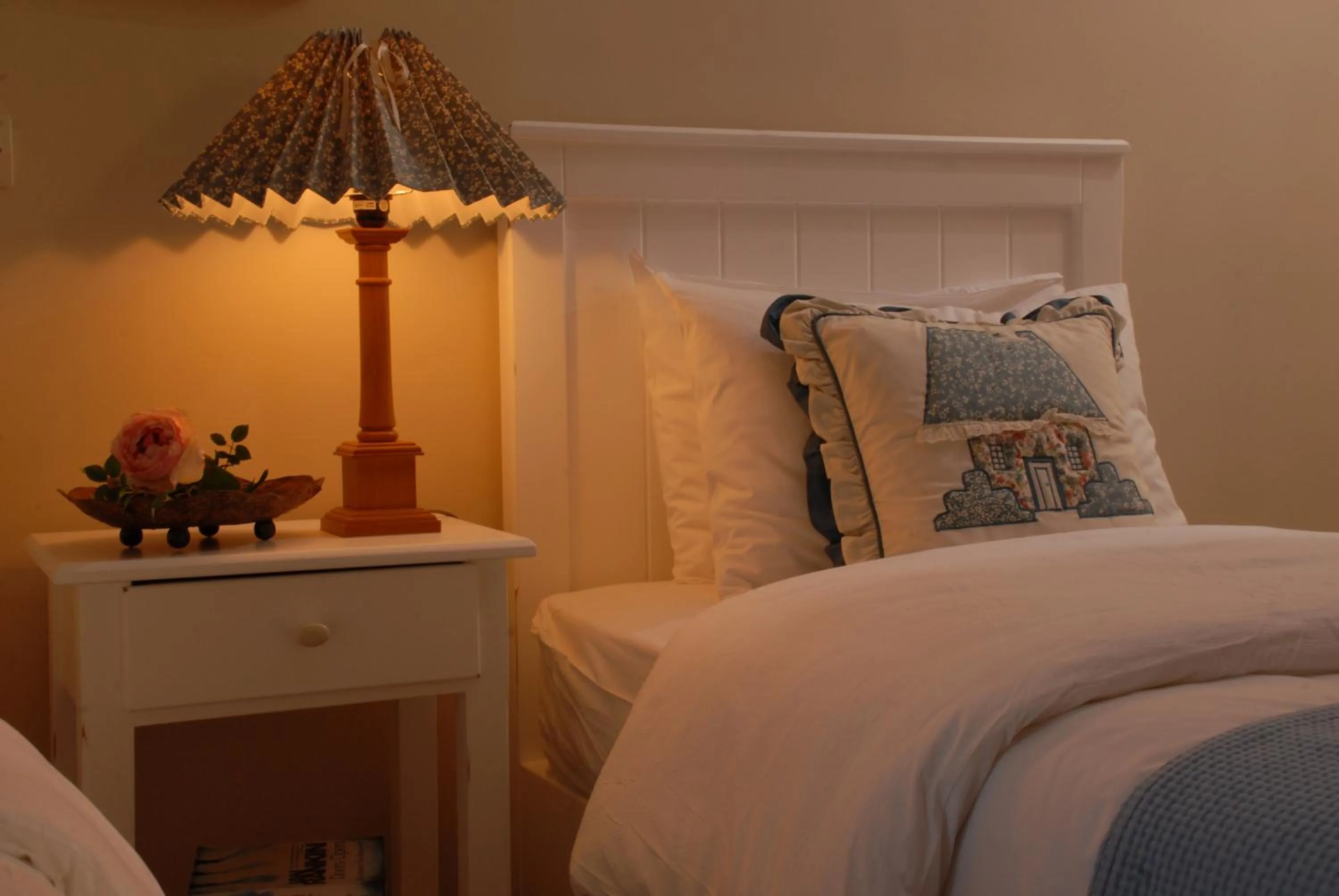 Decorative detail, Bed in Amboula Beach Apartments