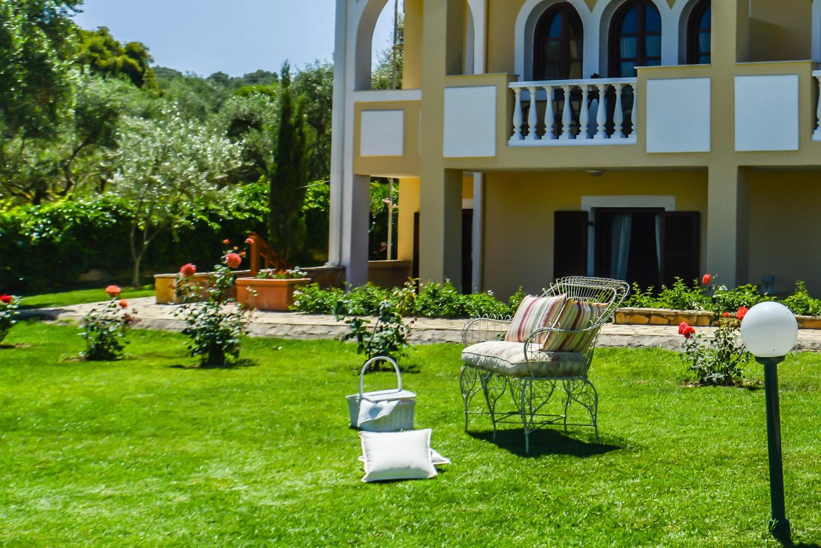 Garden in Amboula Beach Apartments