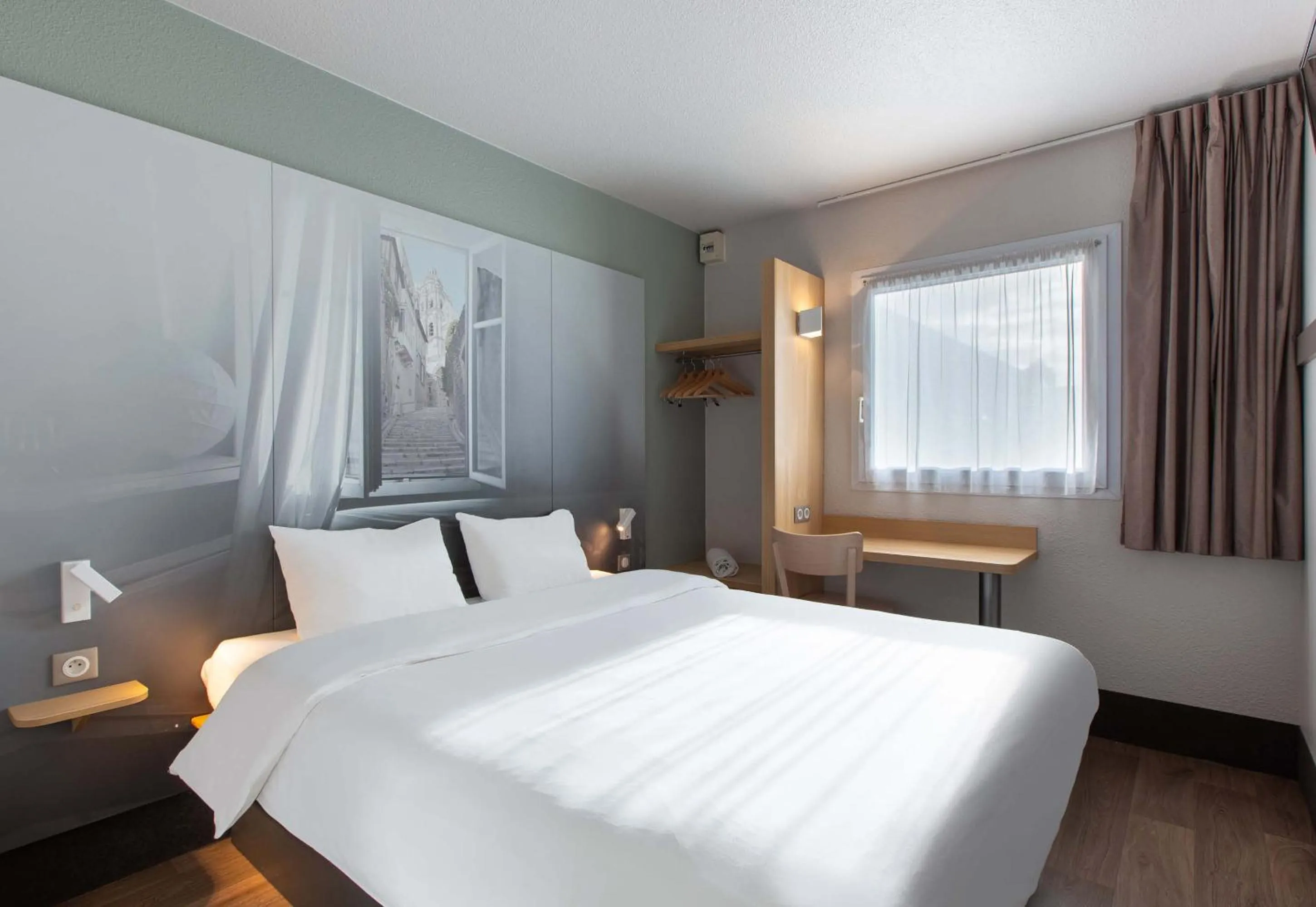 Bedroom, Bed in B&B HOTEL Blois Sud Vineuil