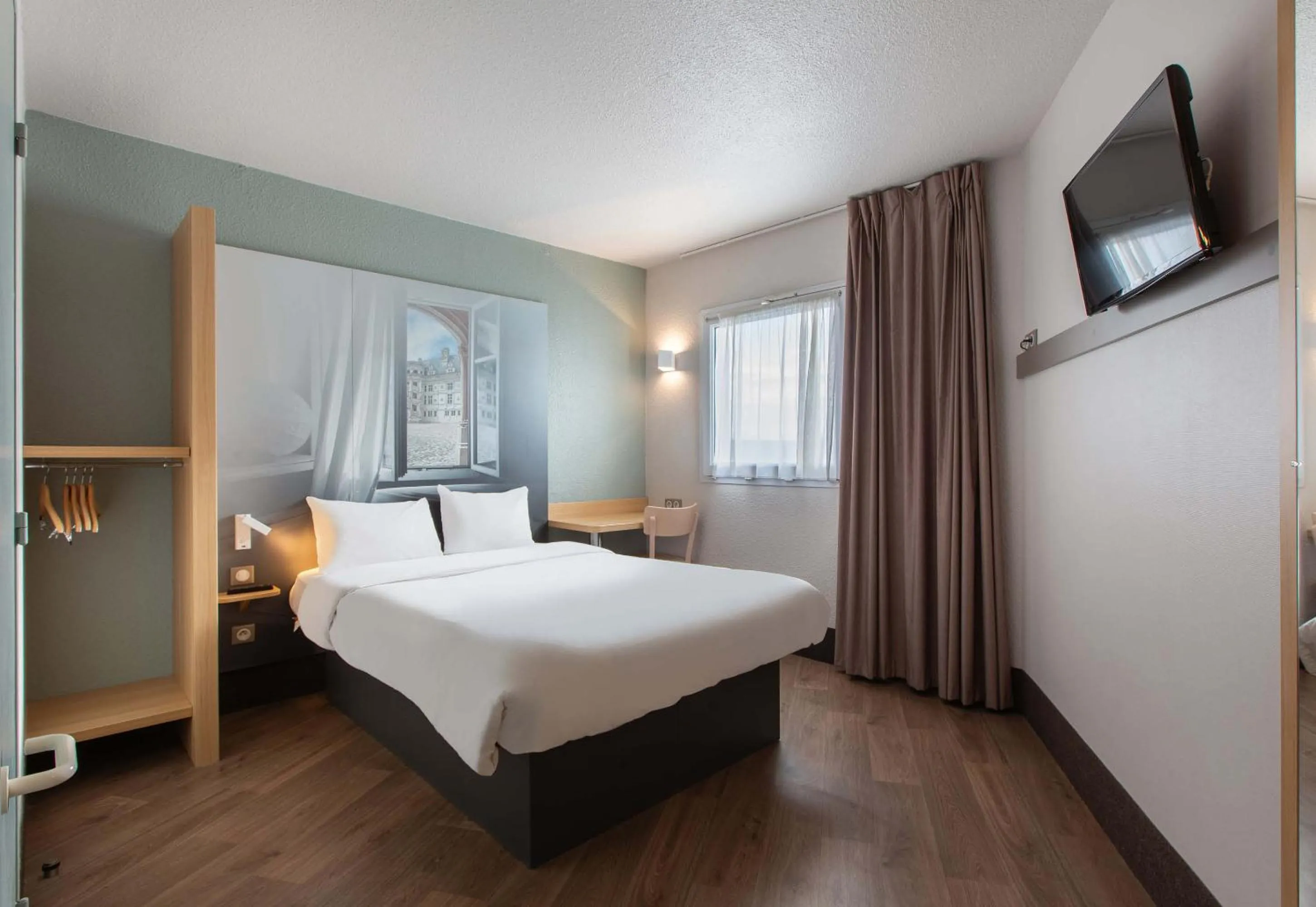 Bedroom, Bed in B&B HOTEL Blois Sud Vineuil