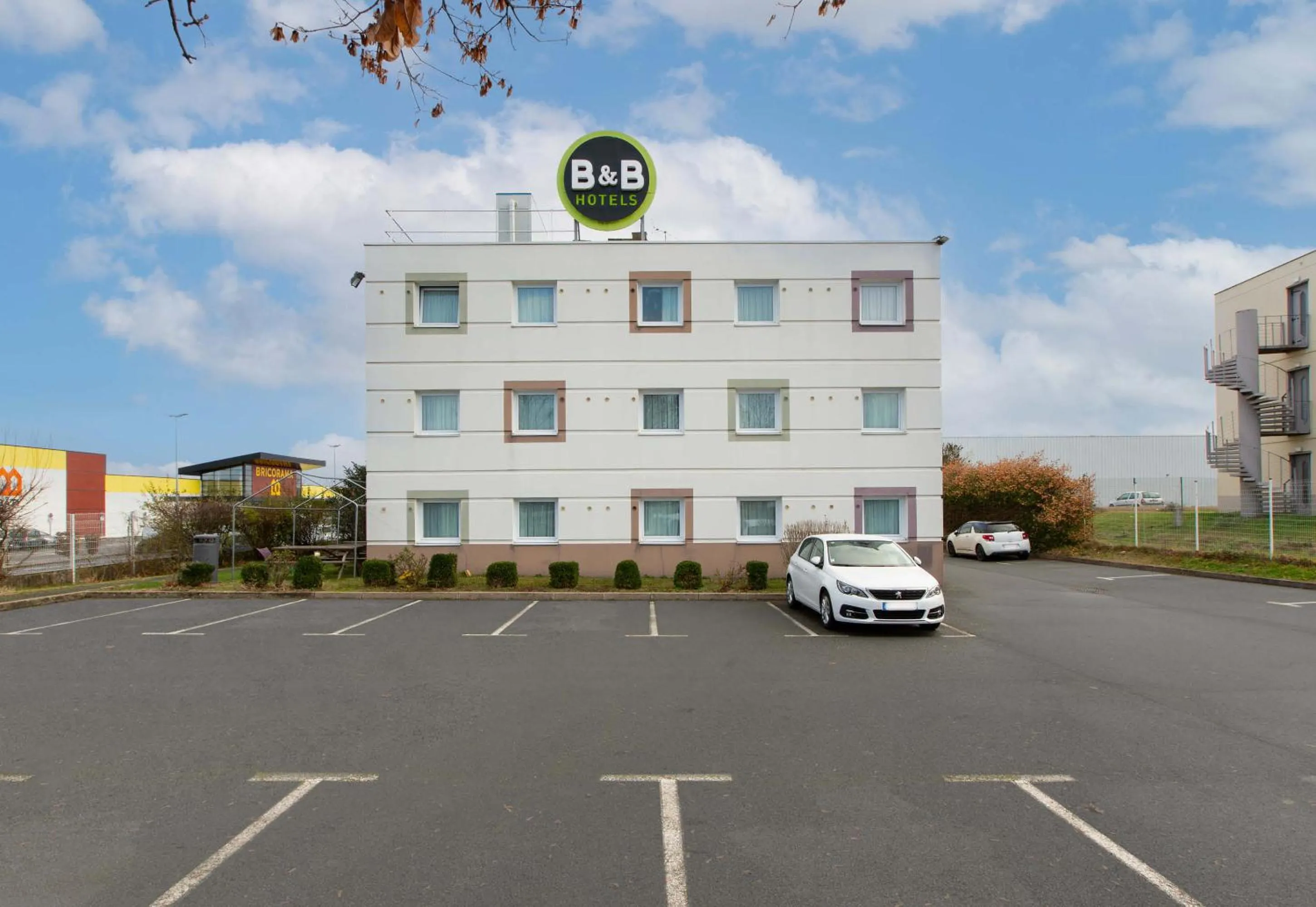 Property building in B&B HOTEL Blois Sud Vineuil