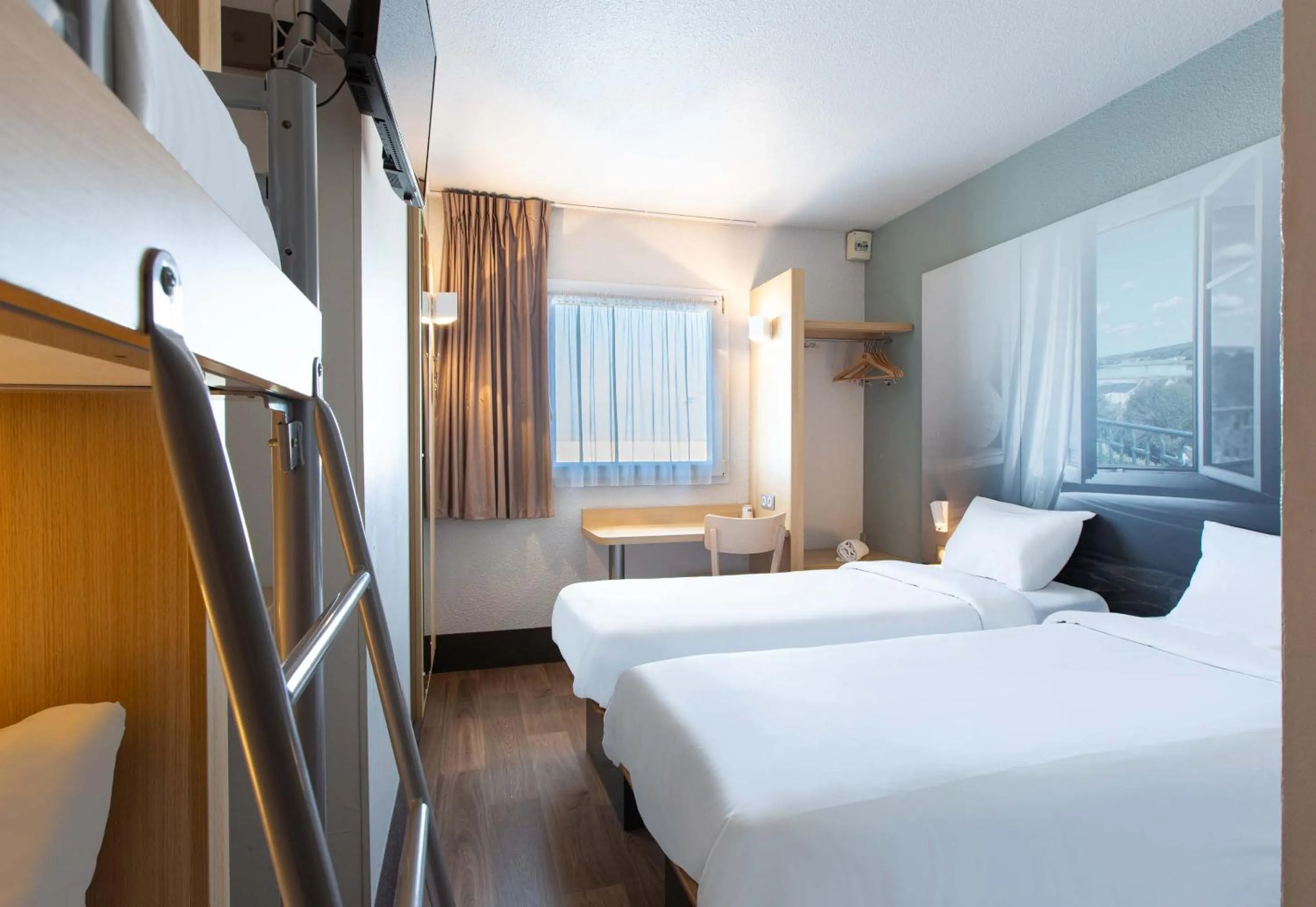 Bedroom, Bed in B&B HOTEL Blois Sud Vineuil