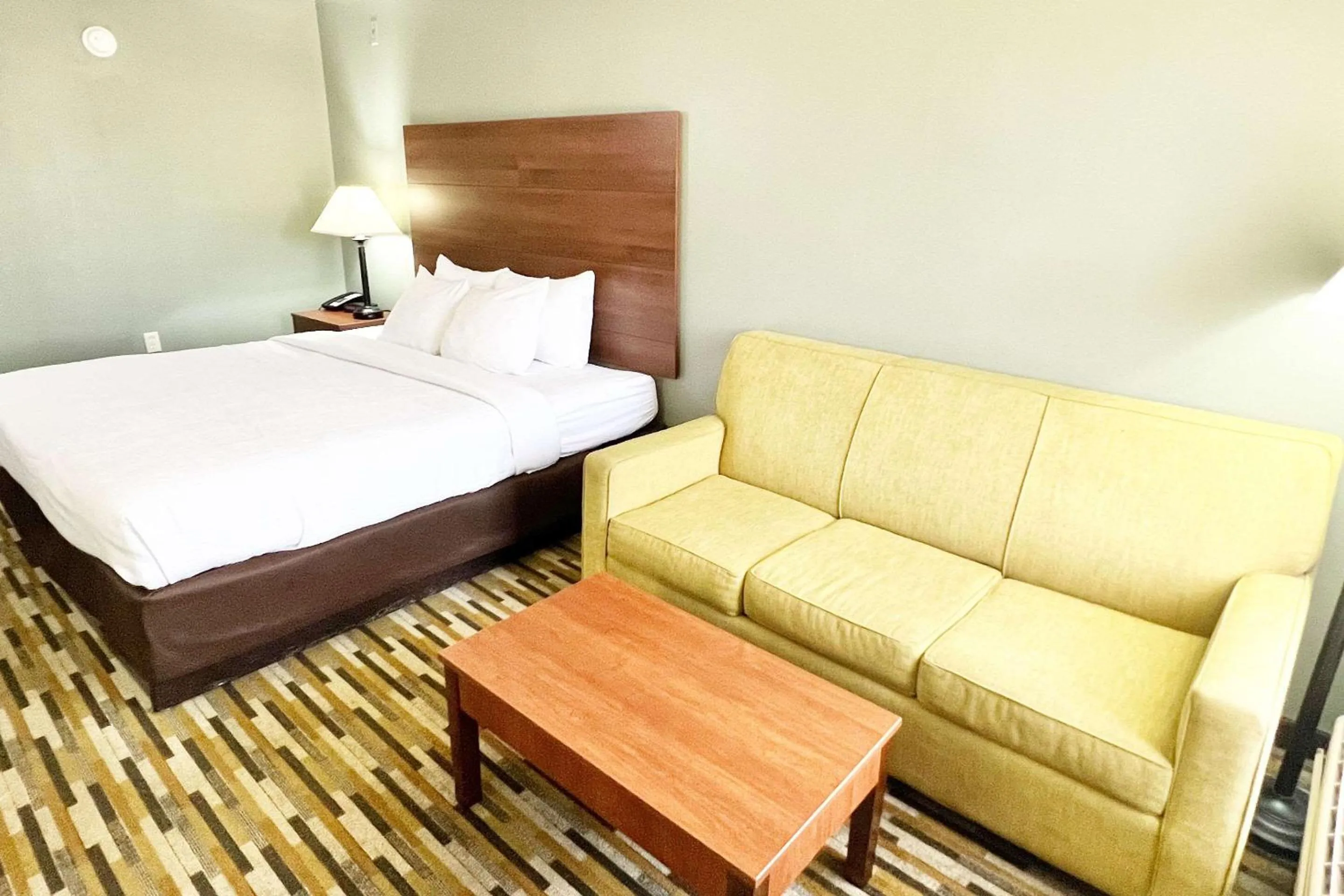 Bedroom, Bed in Quality Inn Gainesville I-75