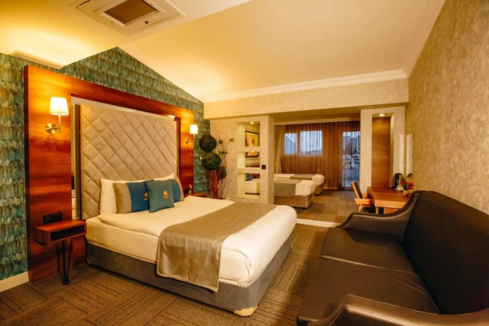 Photo of the whole room, Bed in Double Bond Hotel Spa