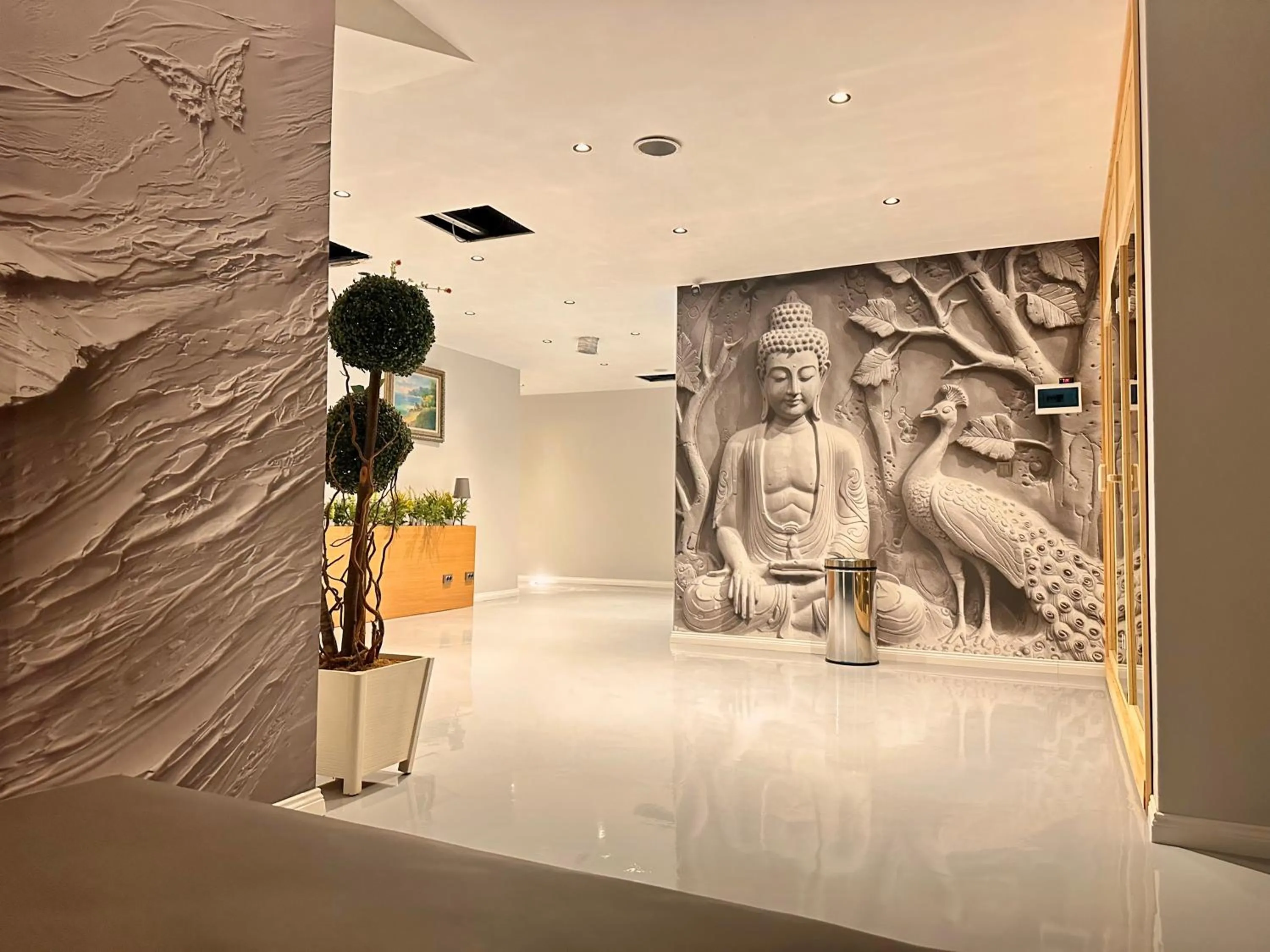 Public Bath in Double Bond Hotel Spa