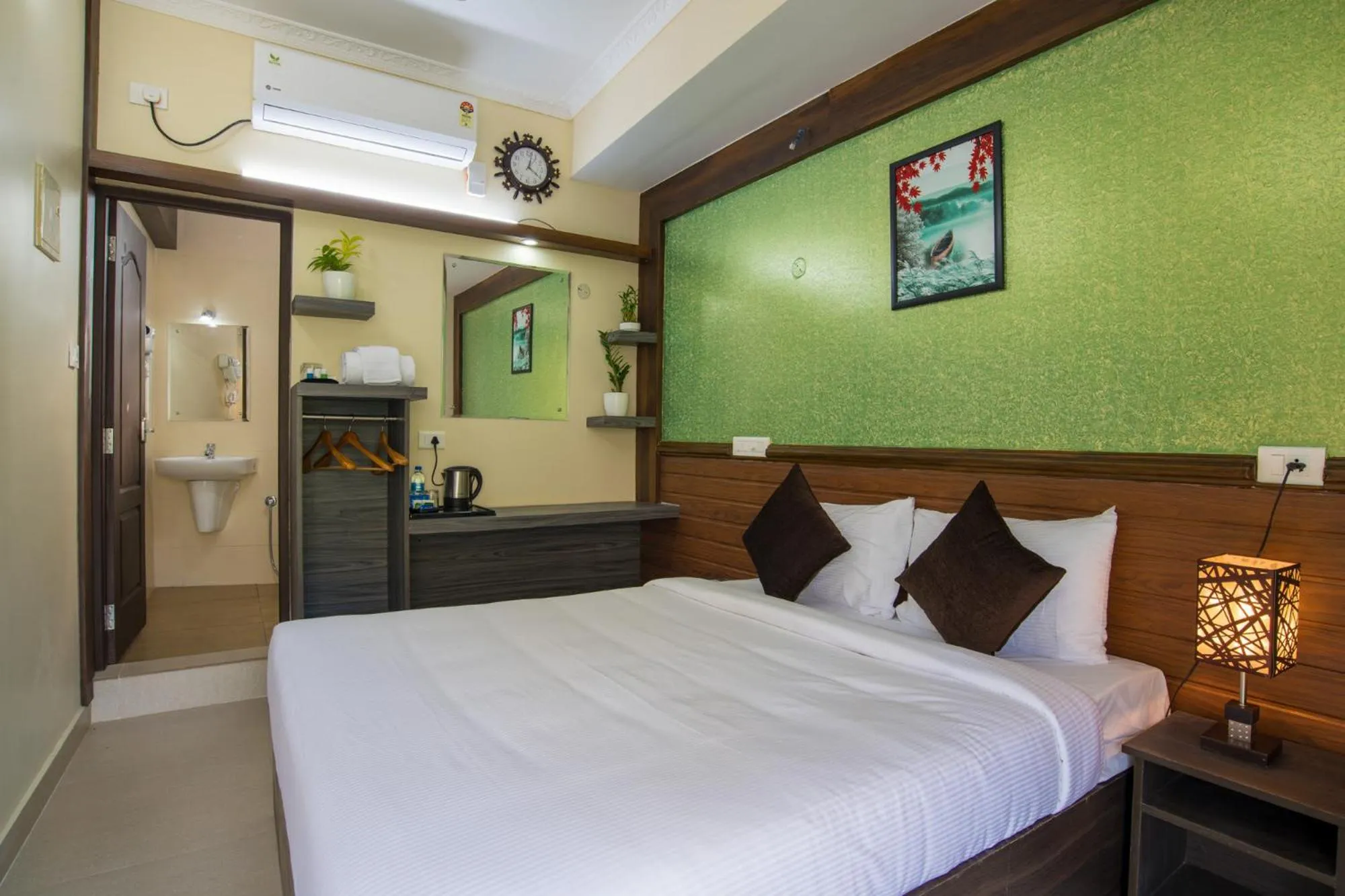 Bedroom, Bed in Gems 9 Airport Hotel