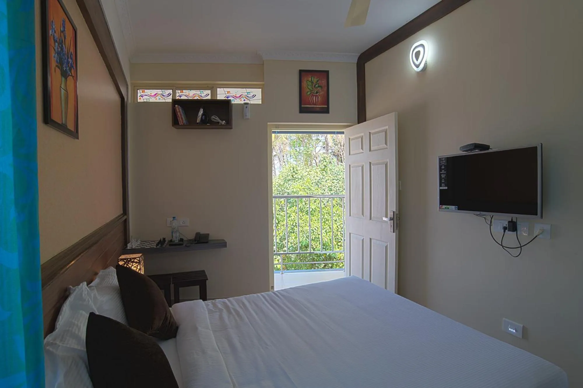 Garden, Bed in Gems 9 Airport Hotel