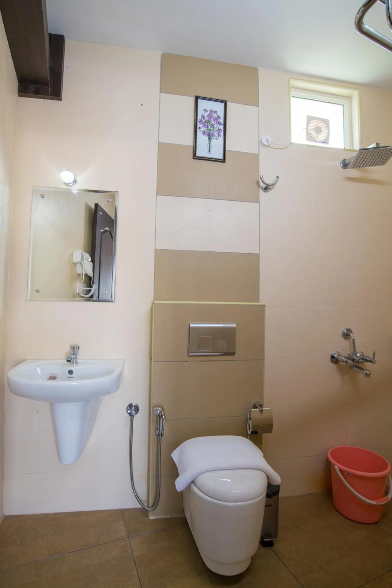 Bathroom in Gems 9 Airport Hotel