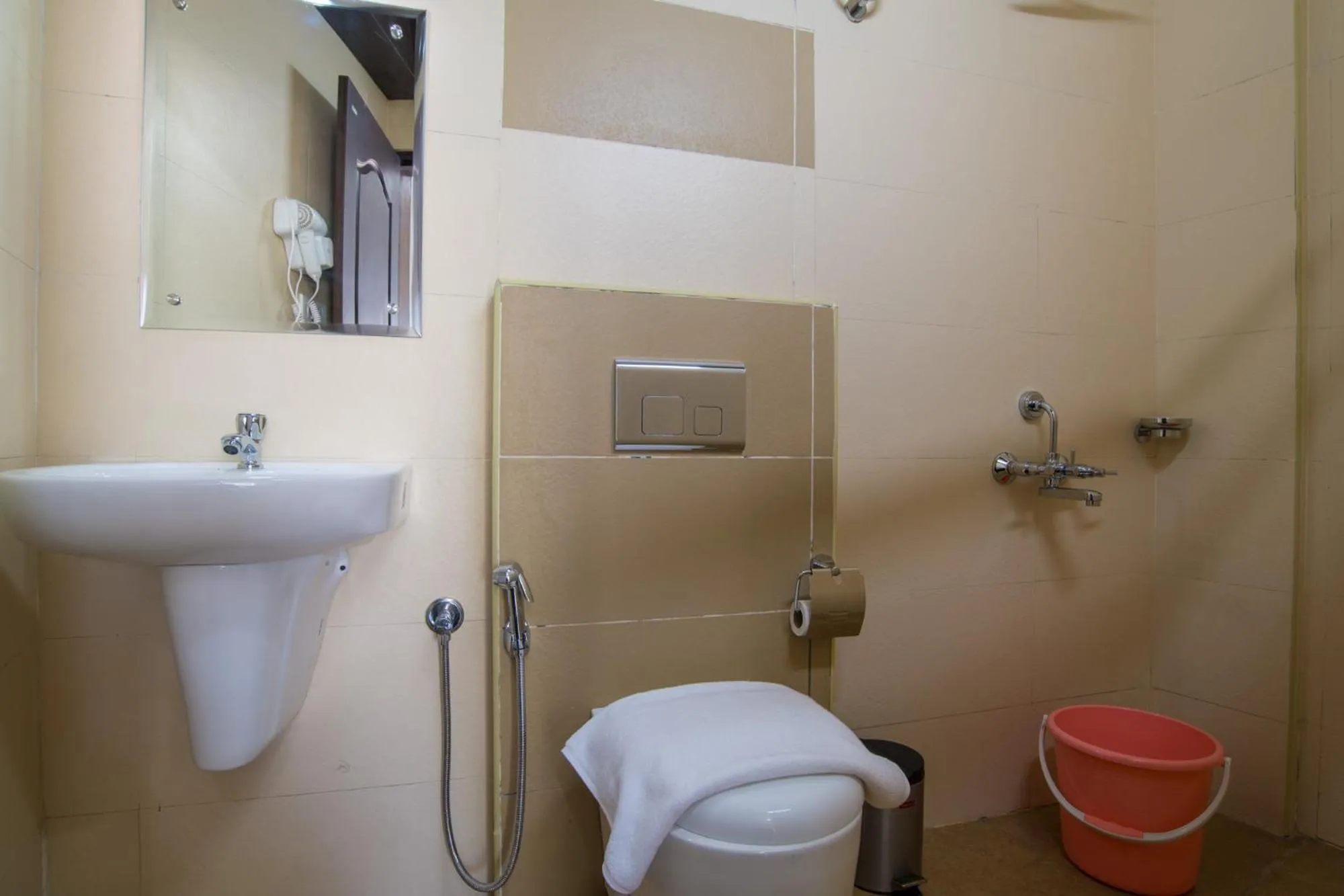 Bathroom in Gems 9 Airport Hotel