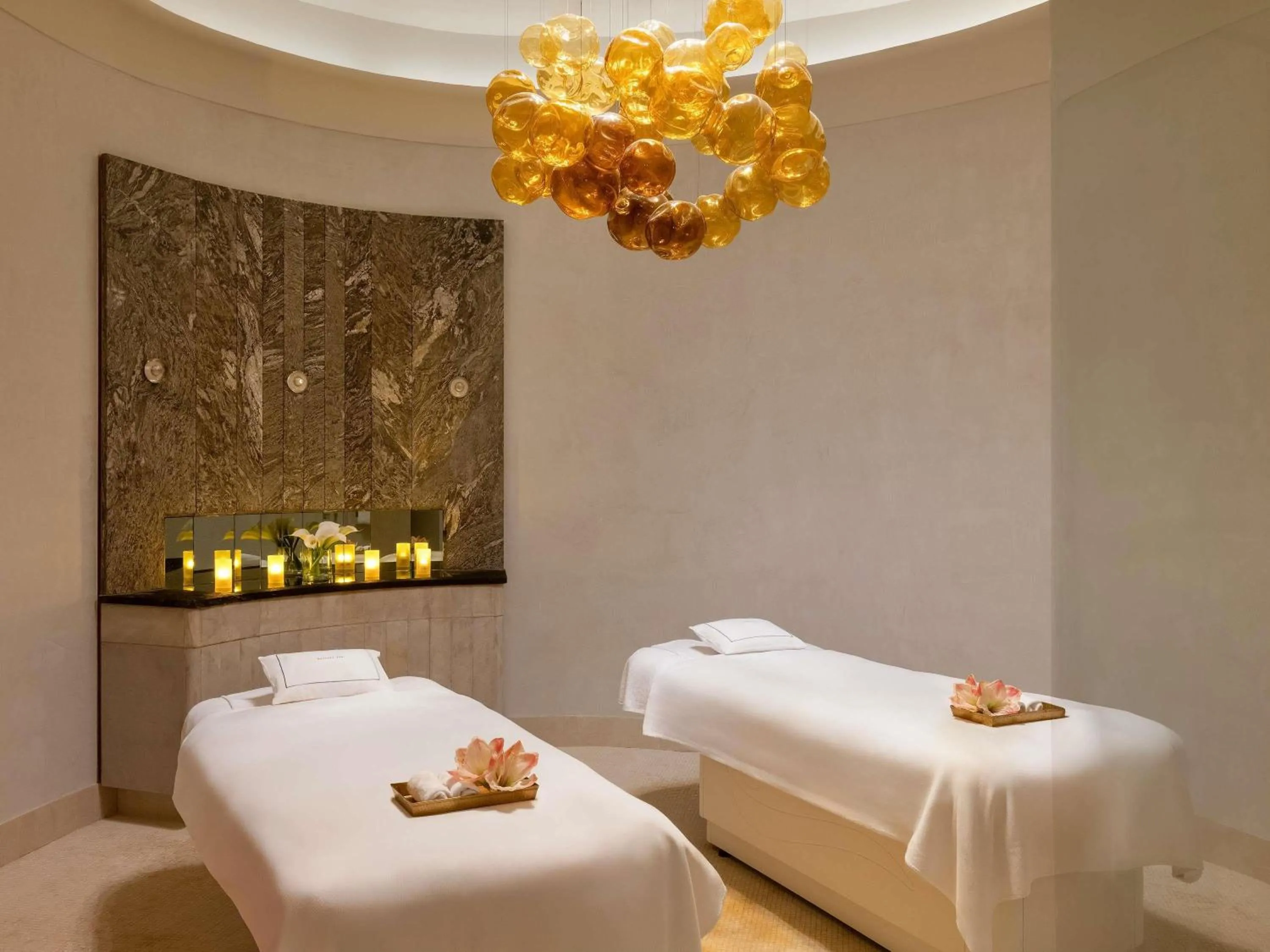 Spa and wellness centre/facilities, Bed in Raffles Europejski Warsaw