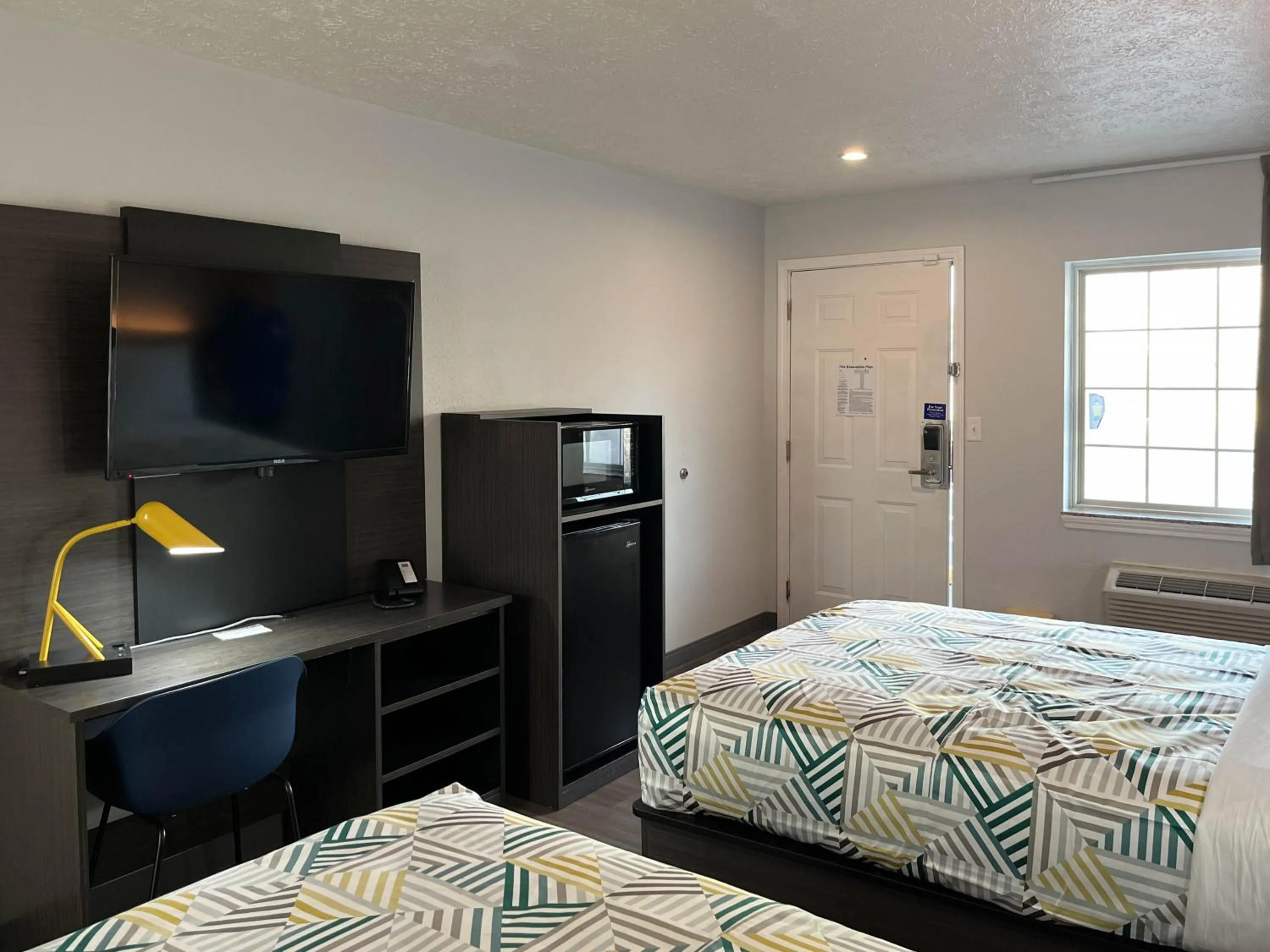 Bedroom, Bed in Motel 6-Lafayette, IN