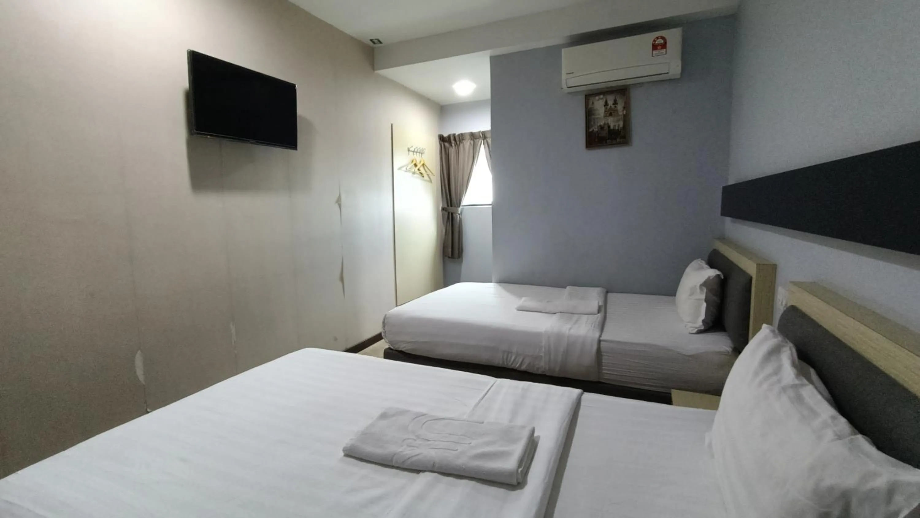 TV and multimedia, Bed in Unikarya Lodge