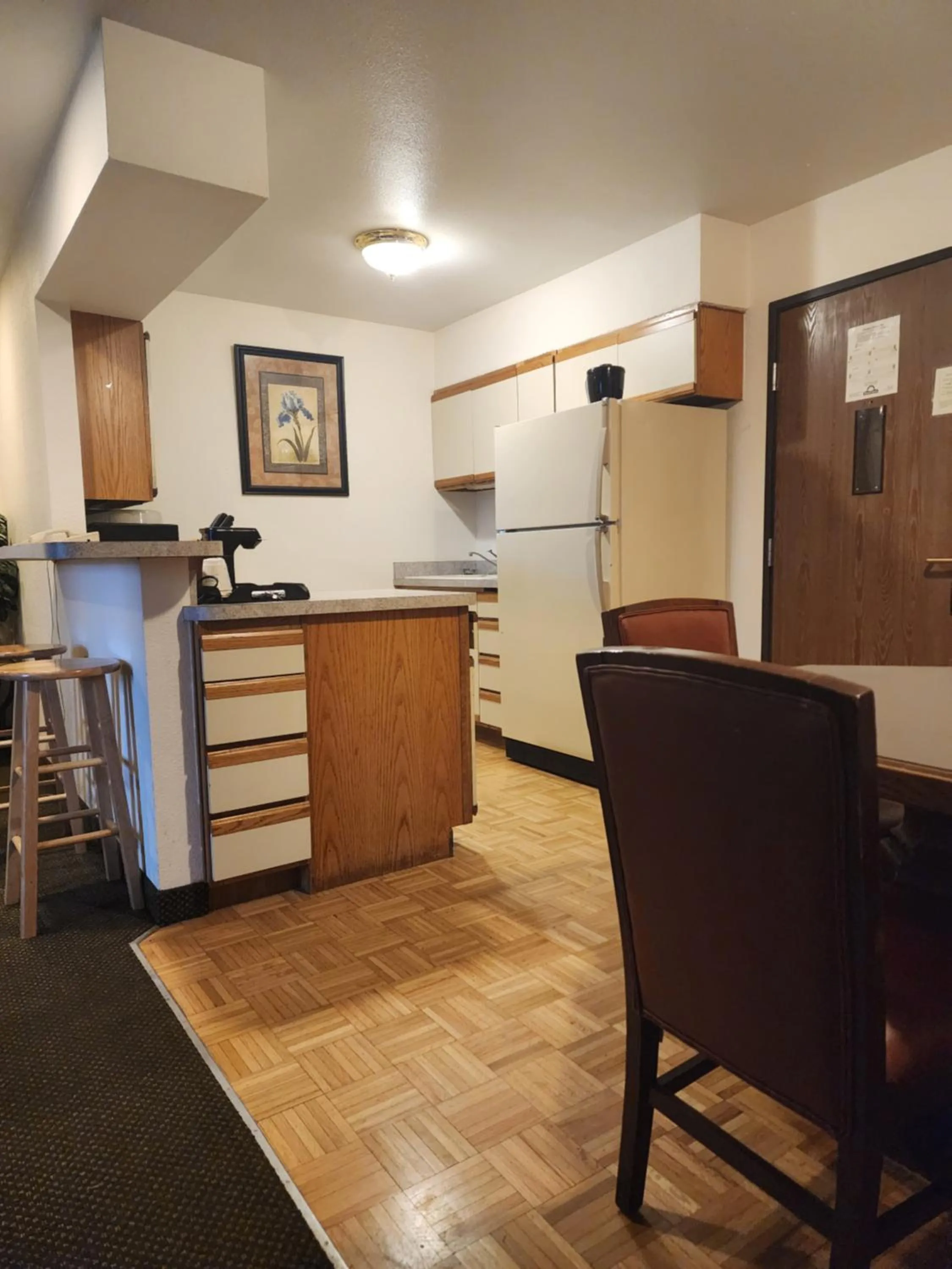Kitchen or kitchenette in Days Inn by Wyndham Missoula Airport