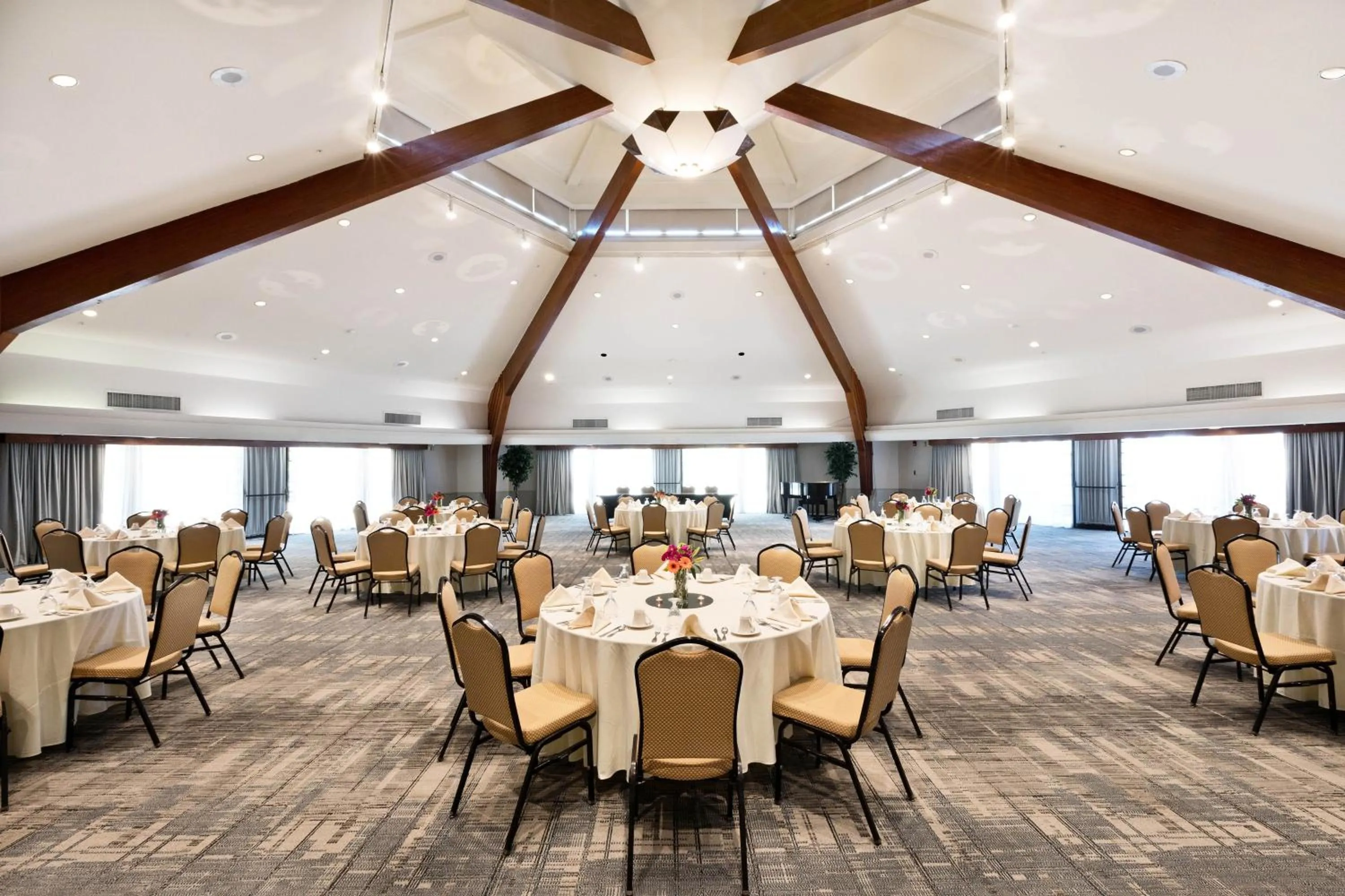 Meeting/conference room in Four Points by Sheraton Ventura Harbor Resort