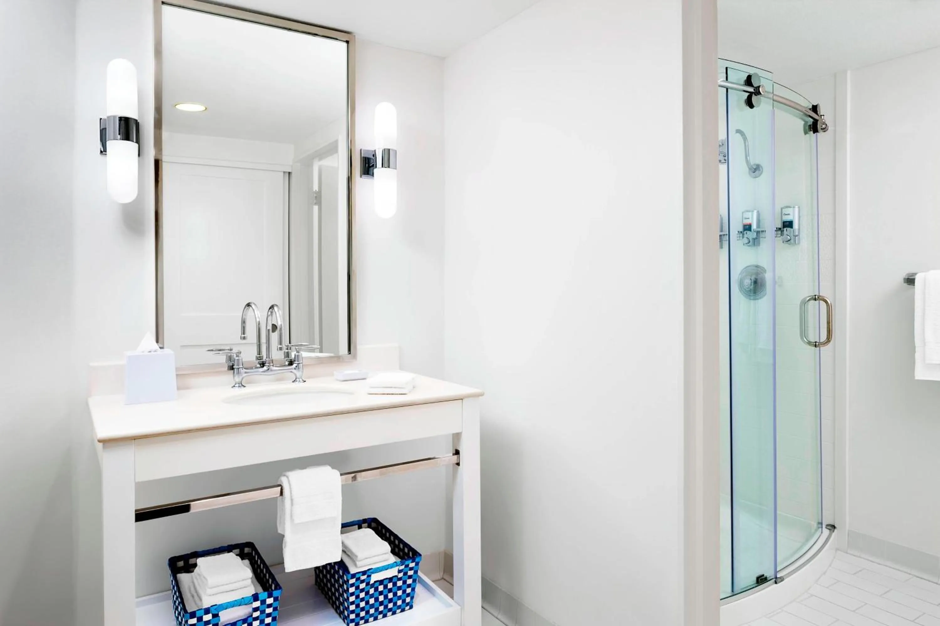 Bathroom in Four Points by Sheraton Ventura Harbor Resort