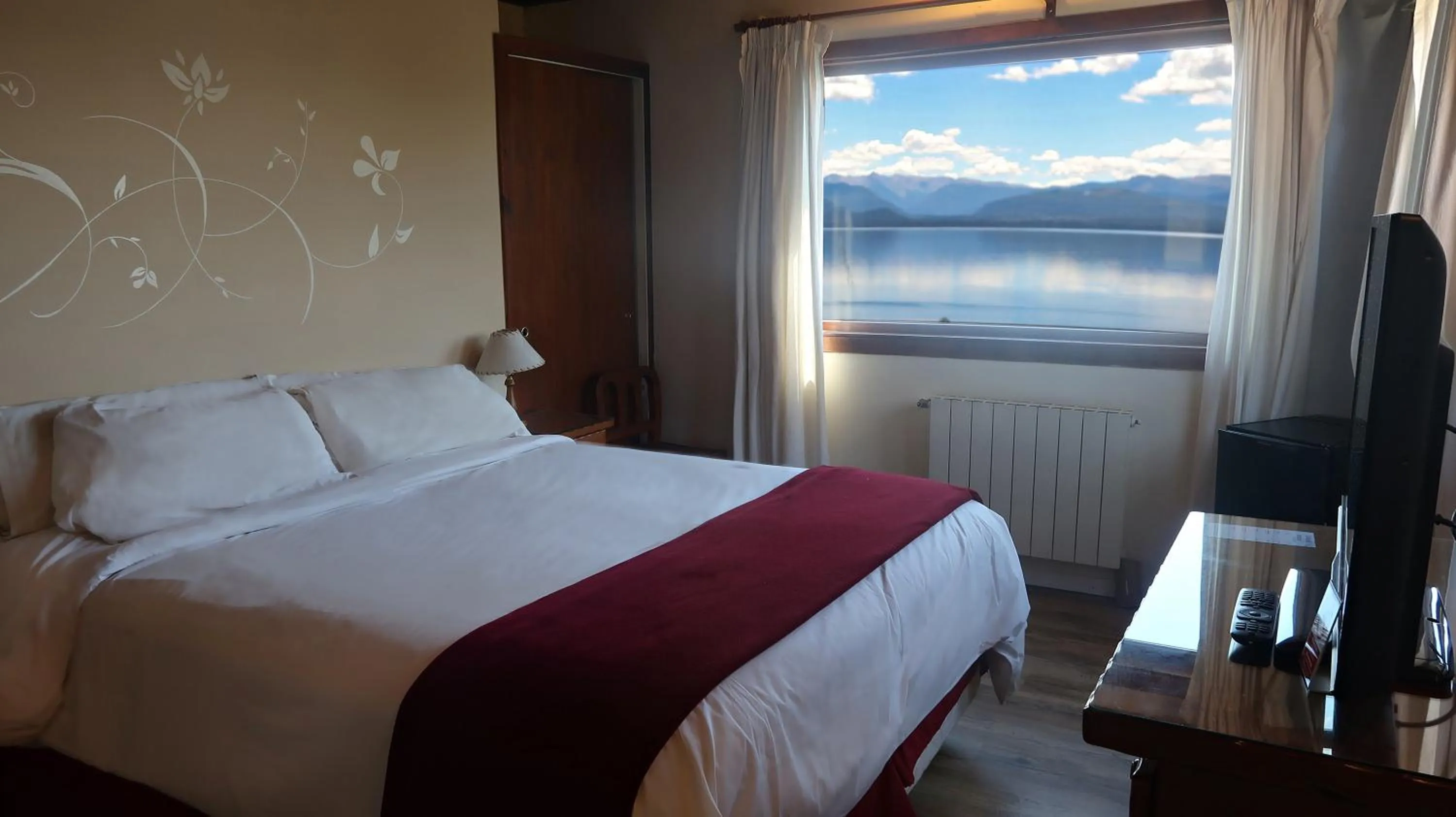 Quadruple Room with Lake View in Hostería Nórdico Lake