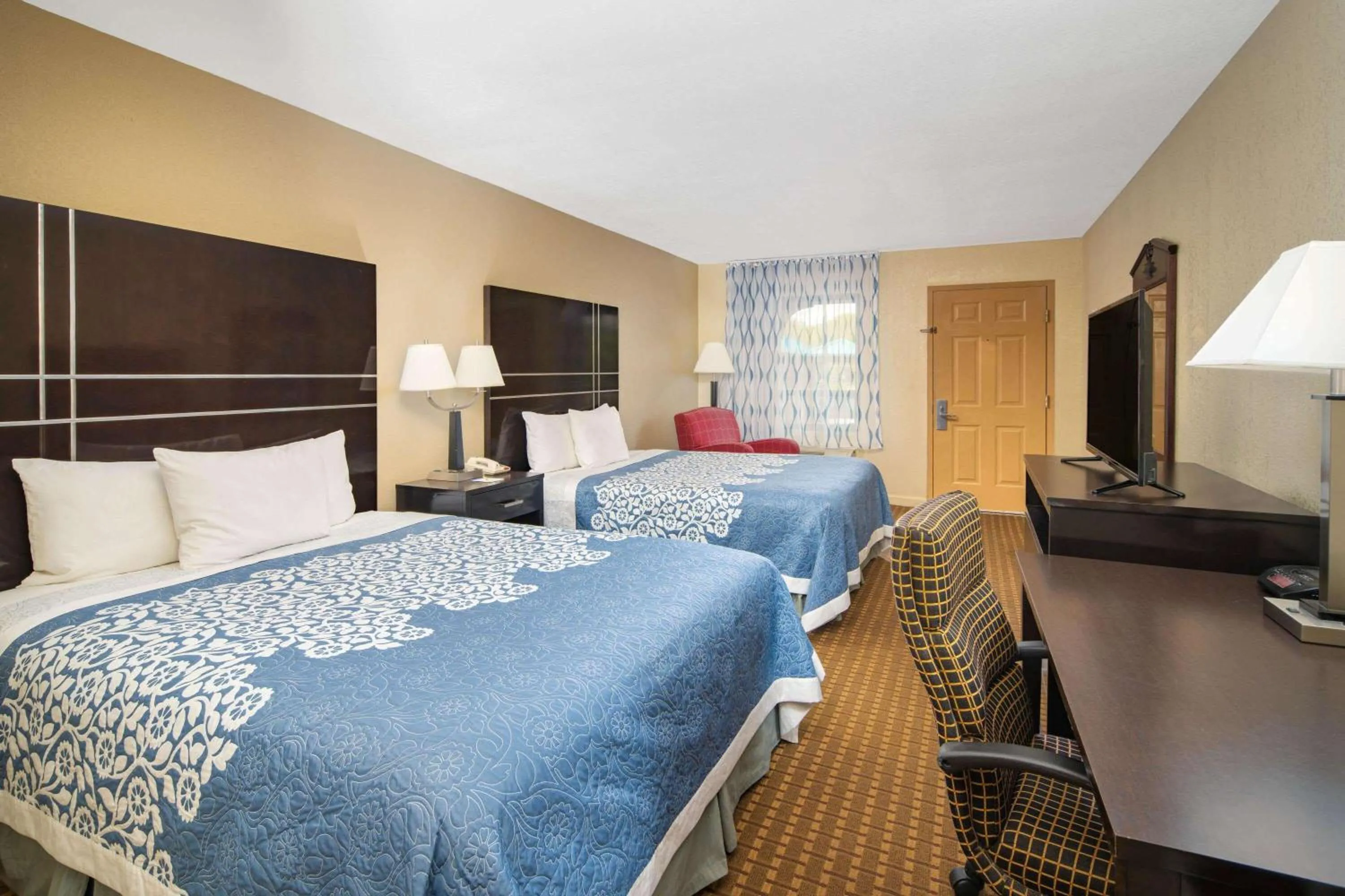 Photo of the whole room, Bed in Days Inn by Wyndham Thomaston