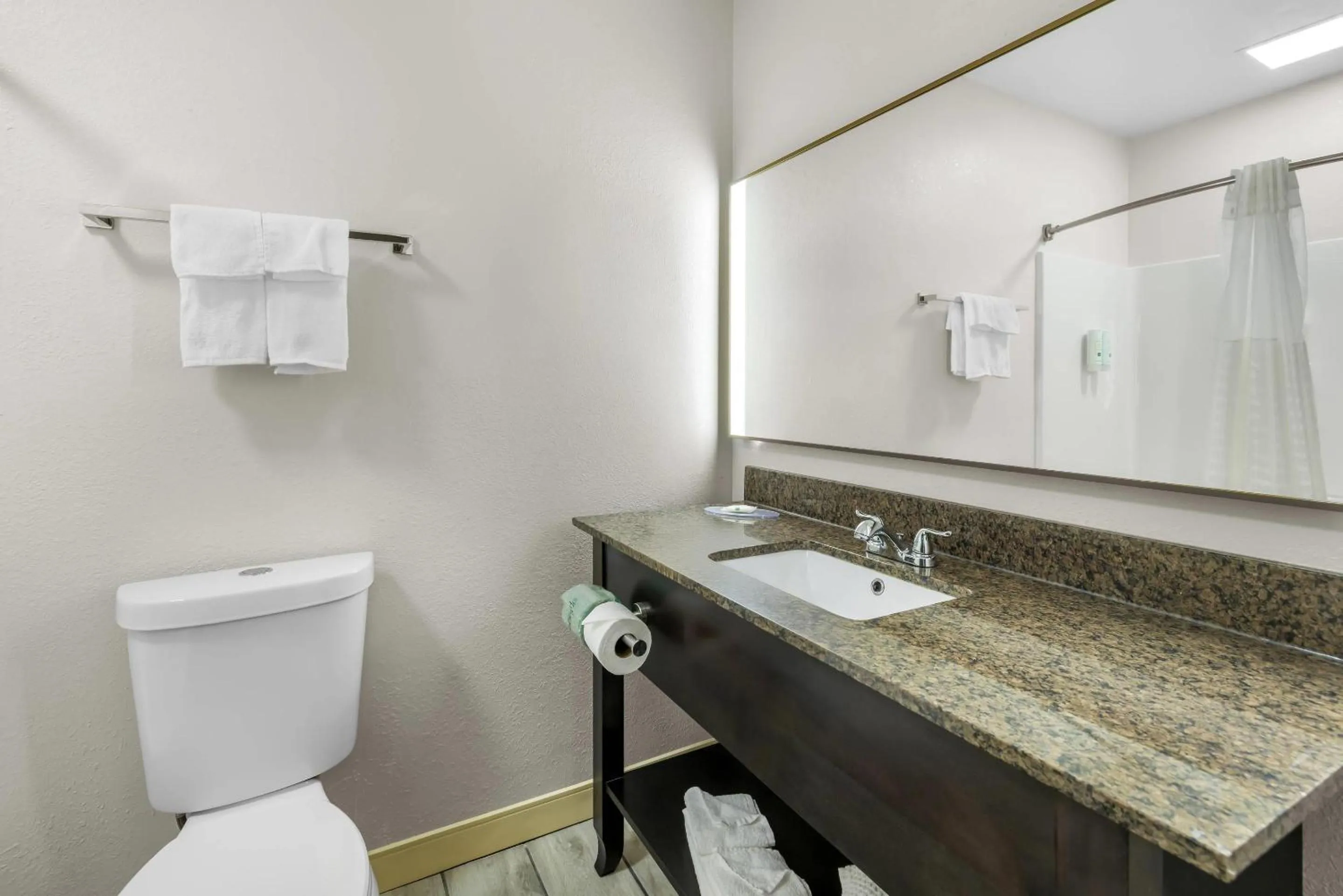 Bedroom in Quality Inn Brewerton - Syracuse Oneida Lake Area