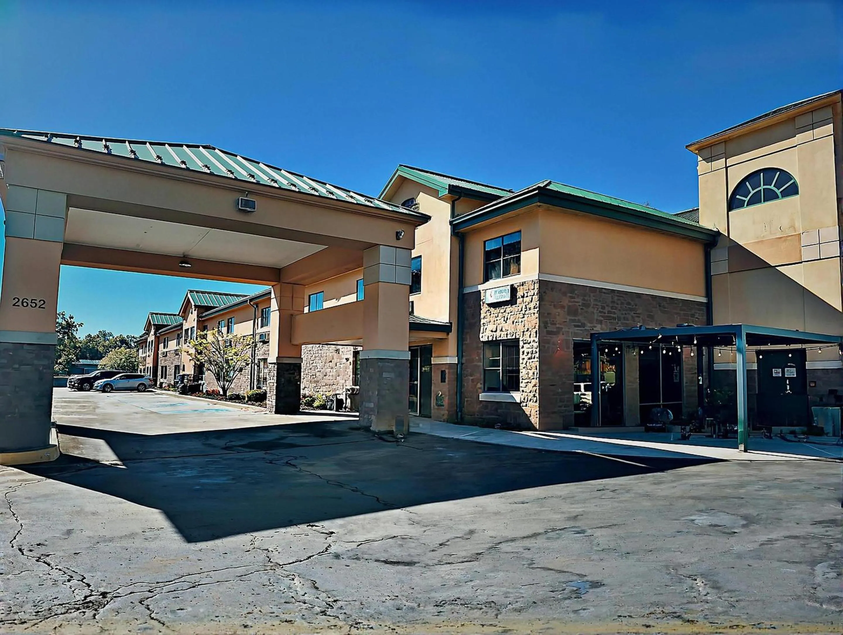 Property building in Quality Inn Brewerton - Syracuse Oneida Lake Area