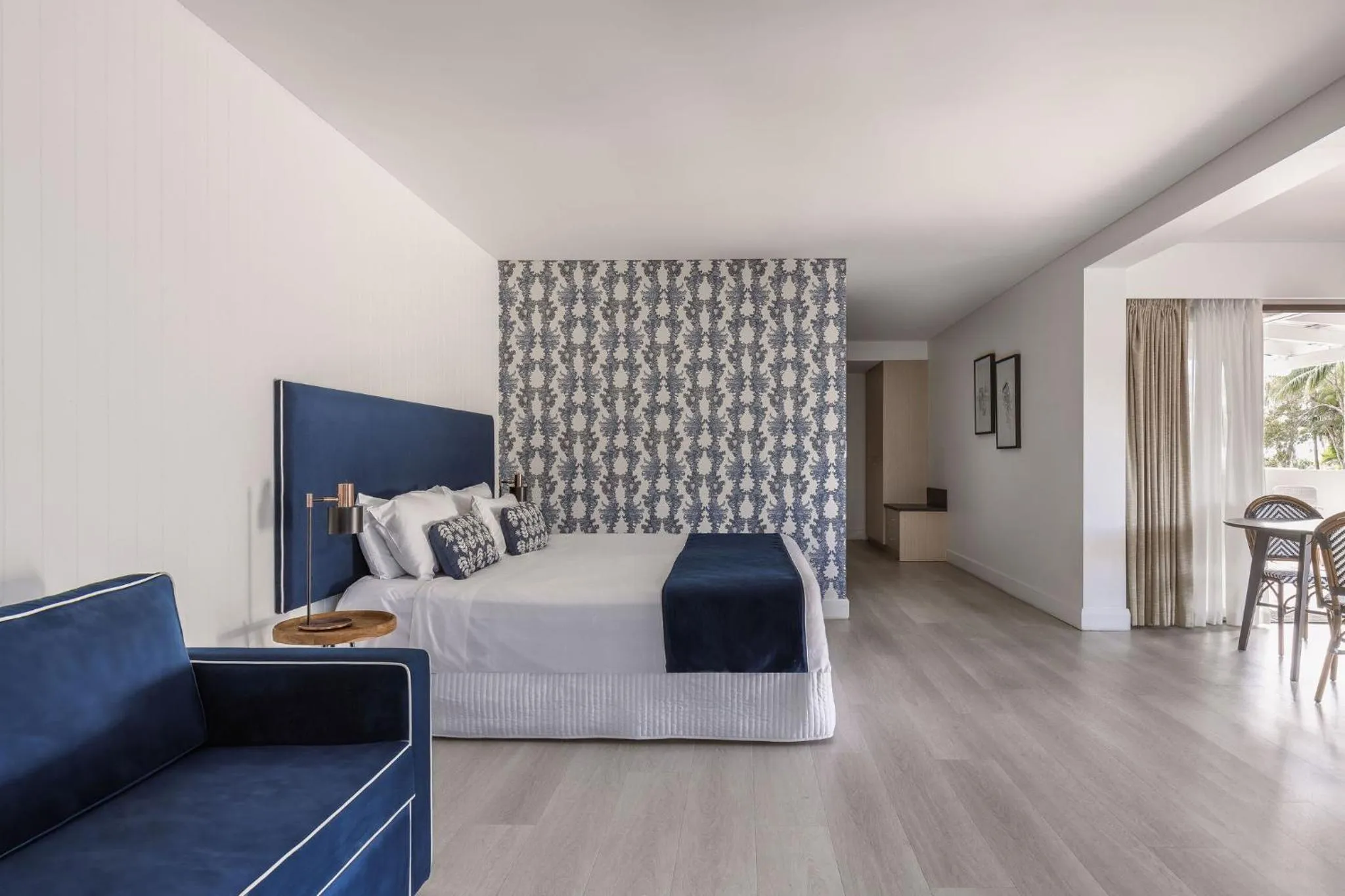 Shower, Bed in Waves Byron Bay