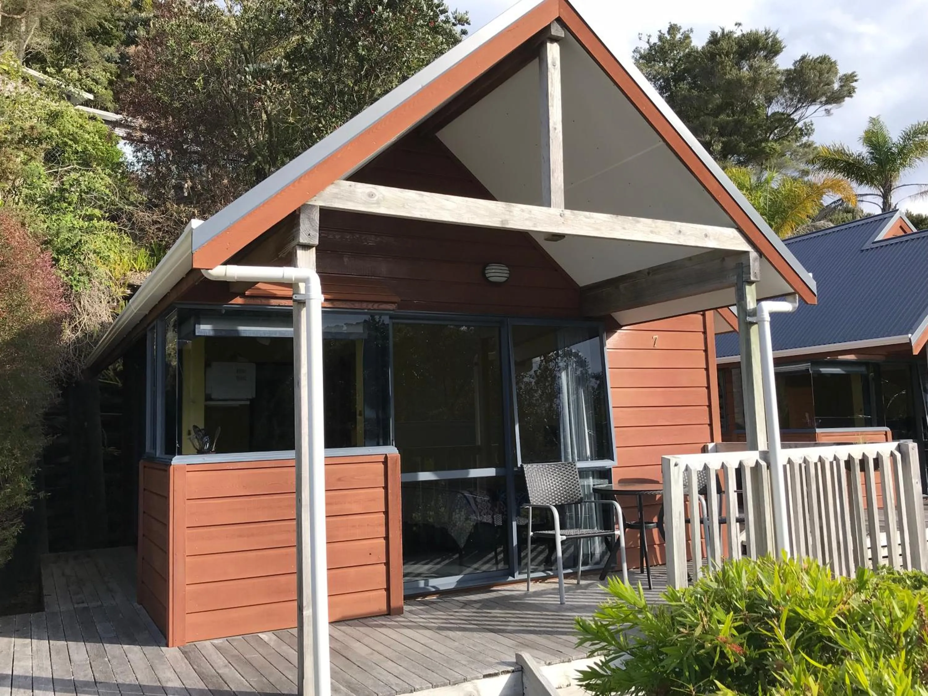 Facade/entrance in Bay Cabins