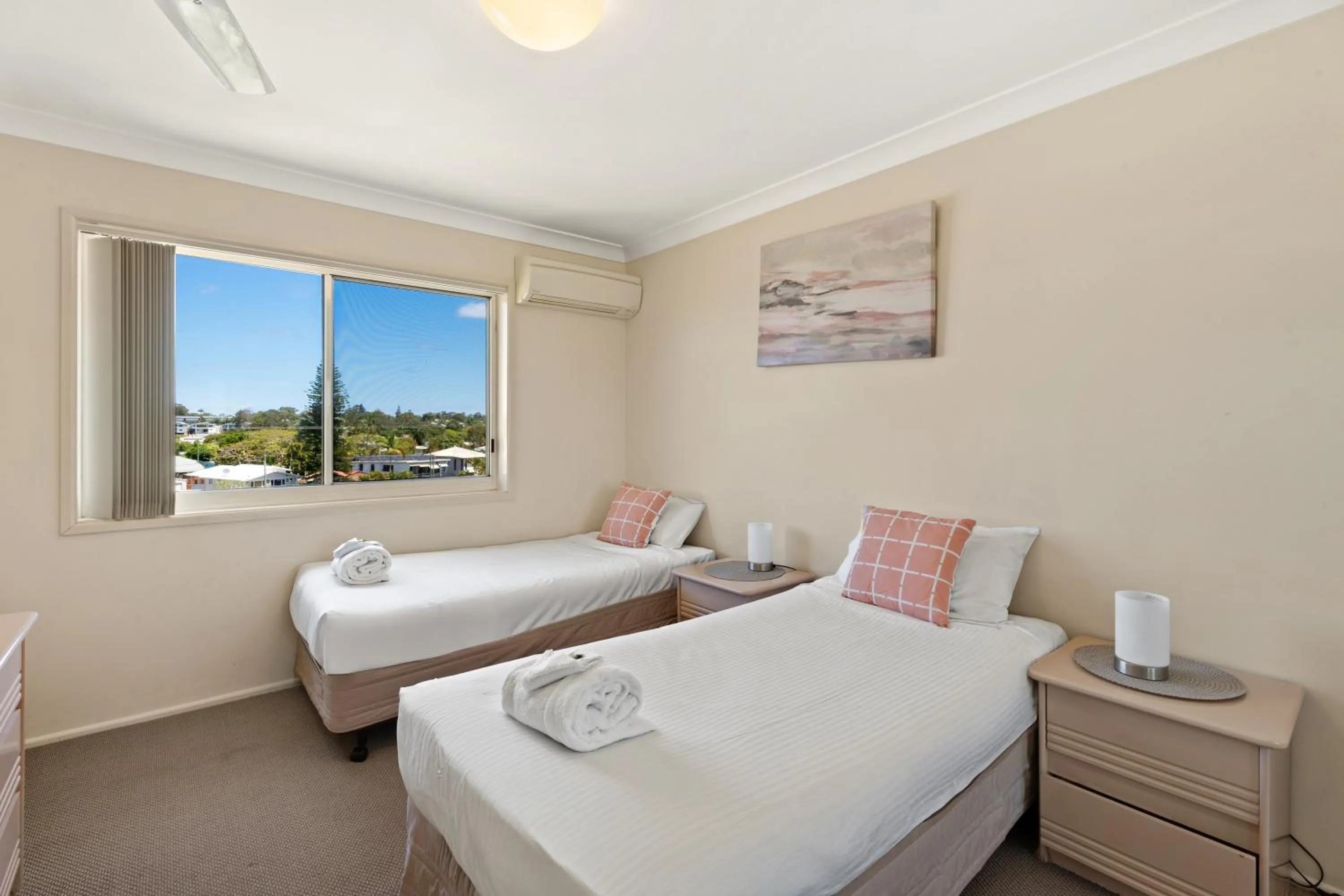 Bed in Charlton on The Esplanade