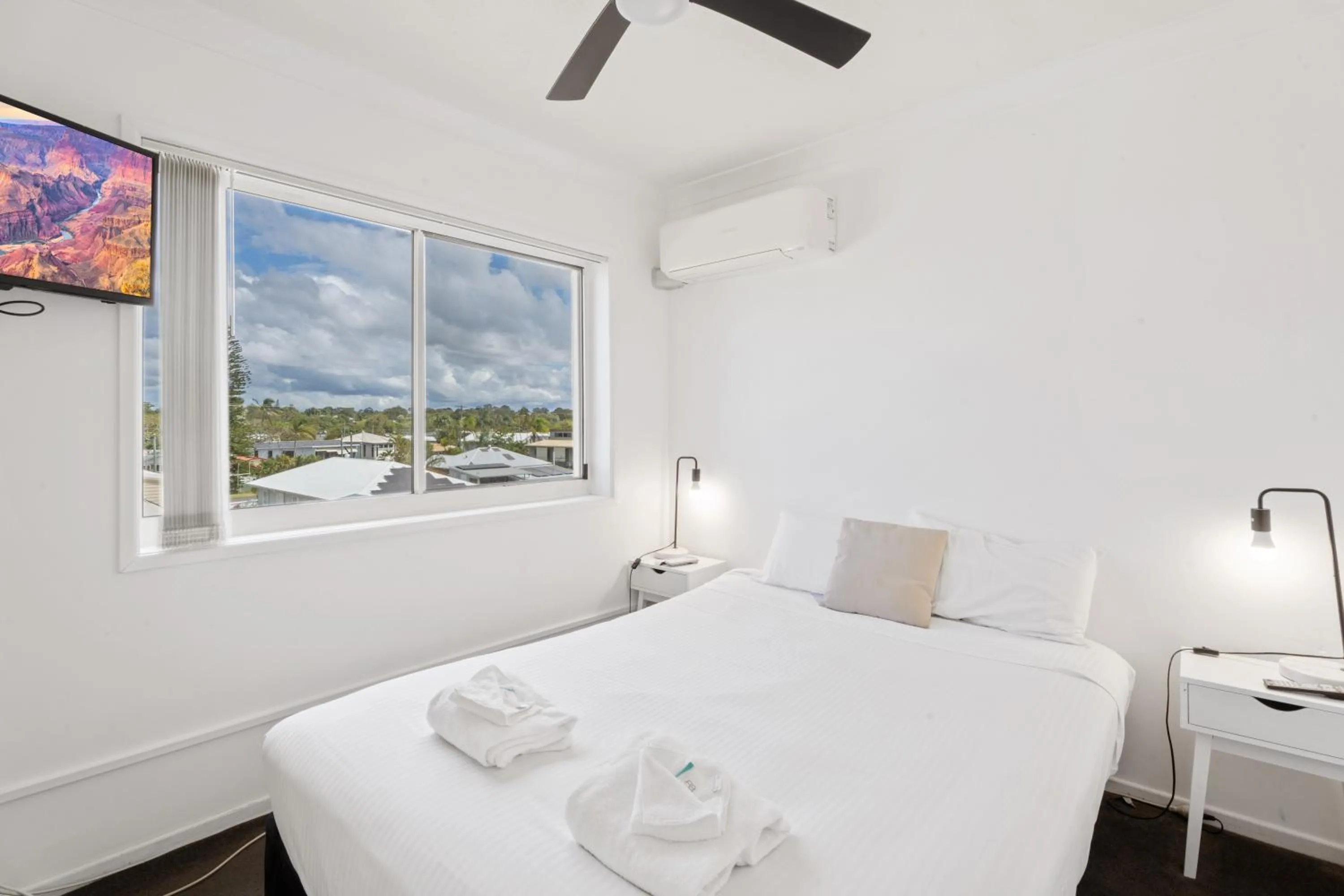 Bed in Charlton on The Esplanade