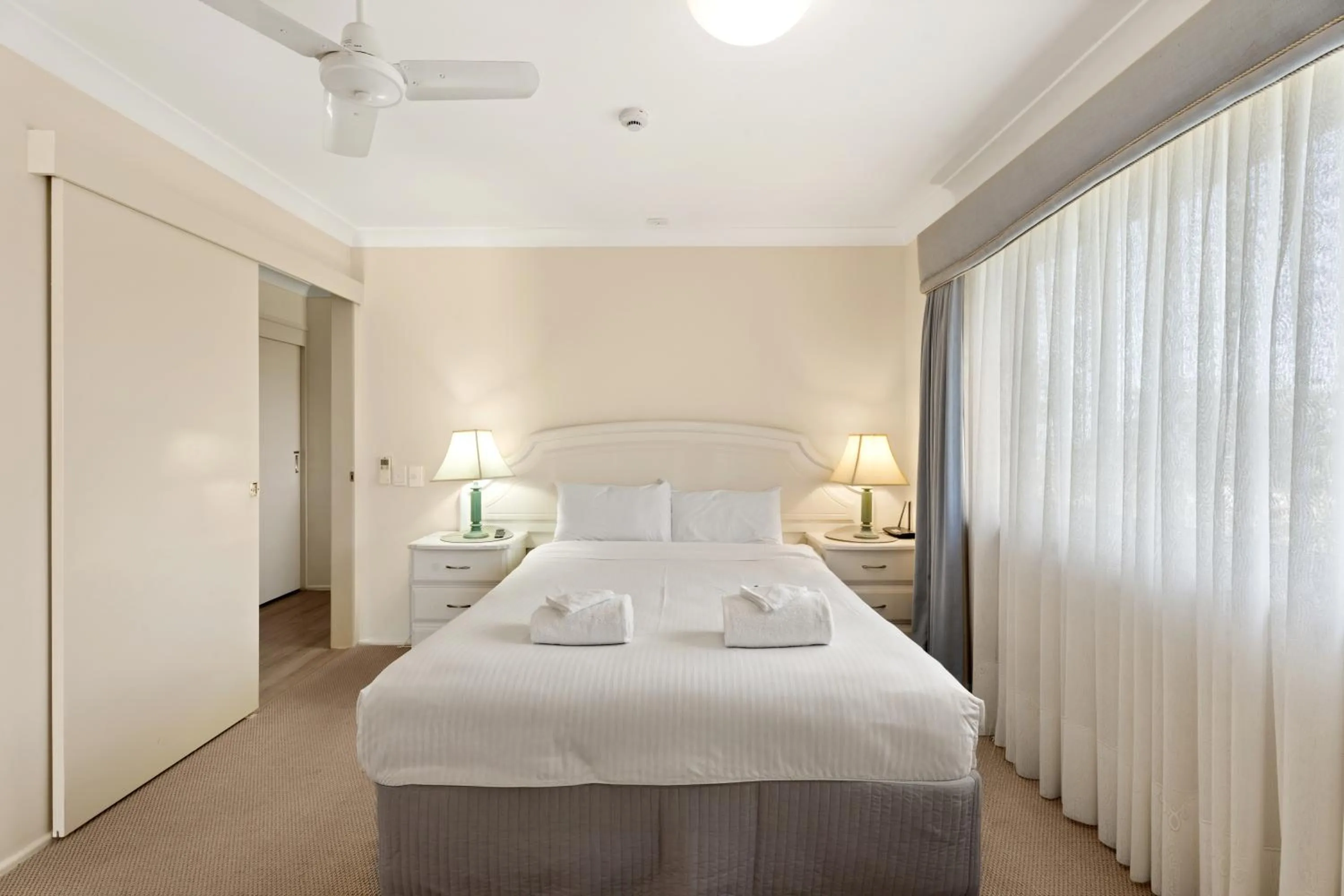 Bed in Charlton on The Esplanade