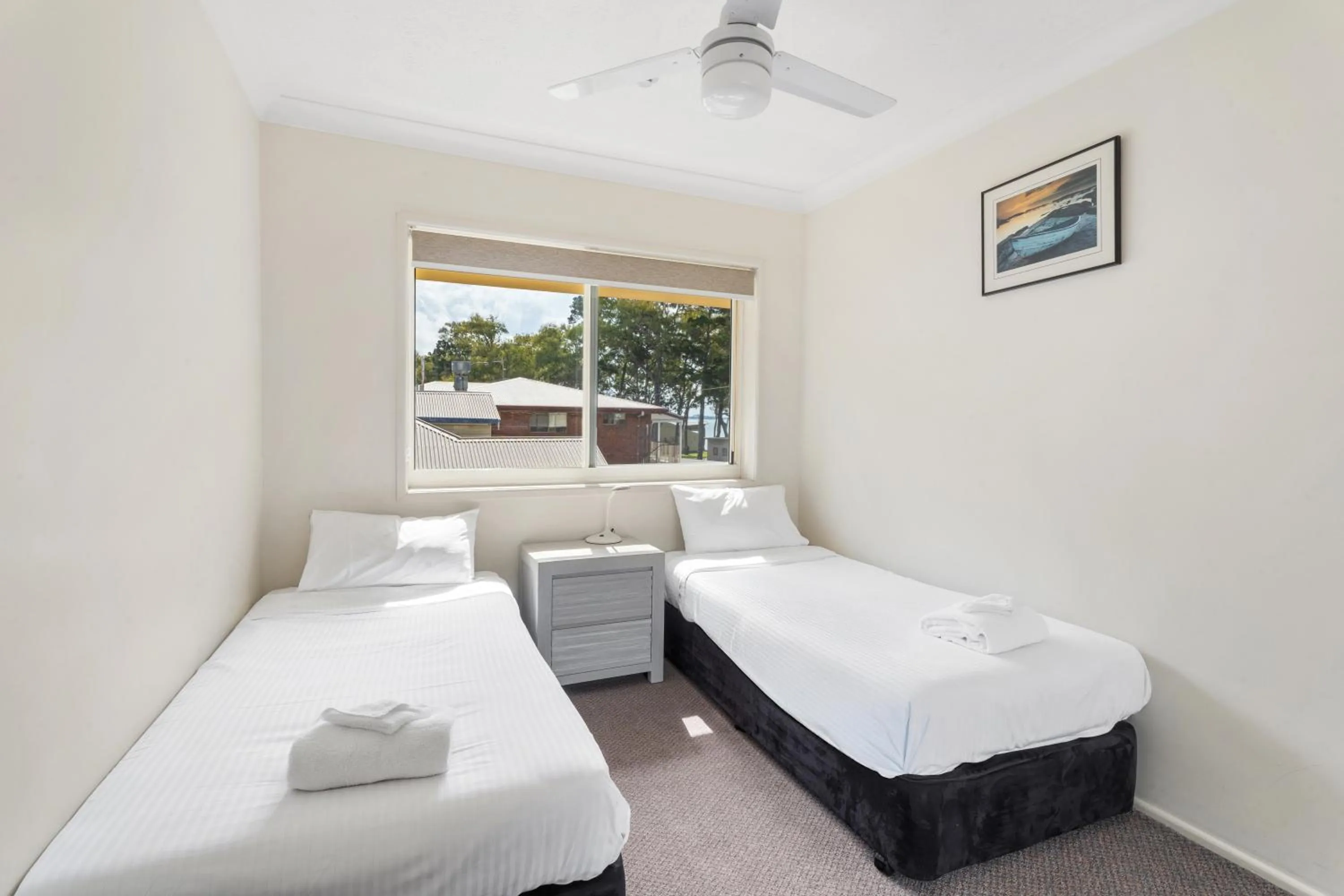 Bed in Charlton on The Esplanade