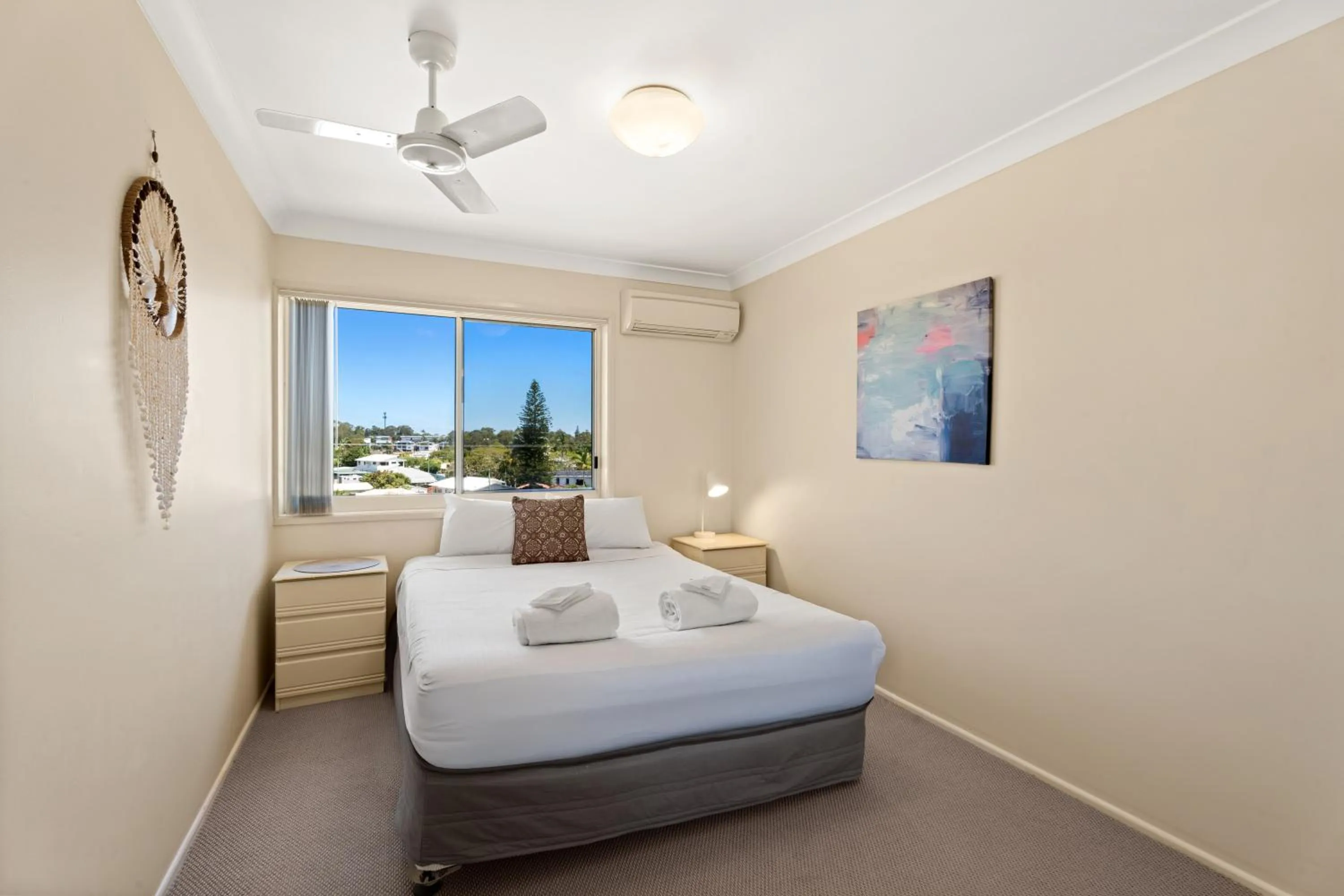 Bed in Charlton on The Esplanade