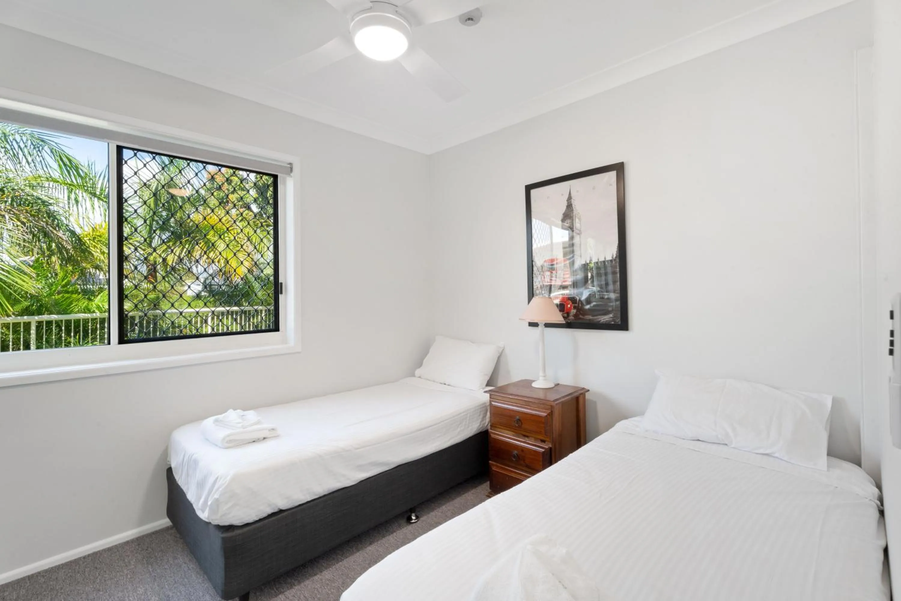 Bed in Charlton on The Esplanade