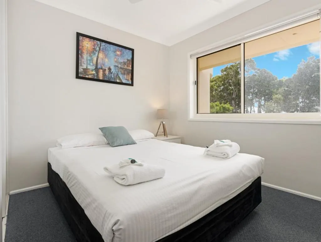 Bed in Charlton on The Esplanade