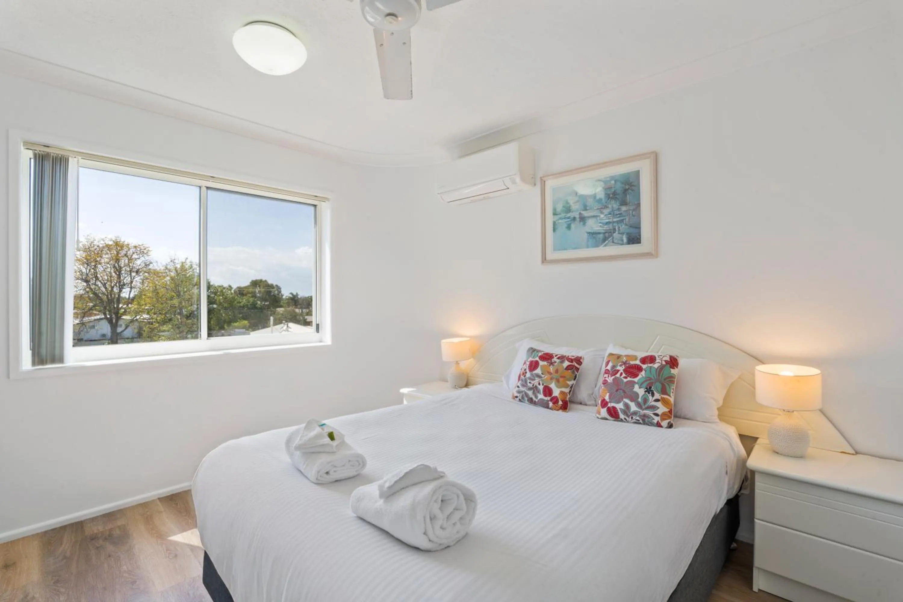 Bed in Charlton on The Esplanade