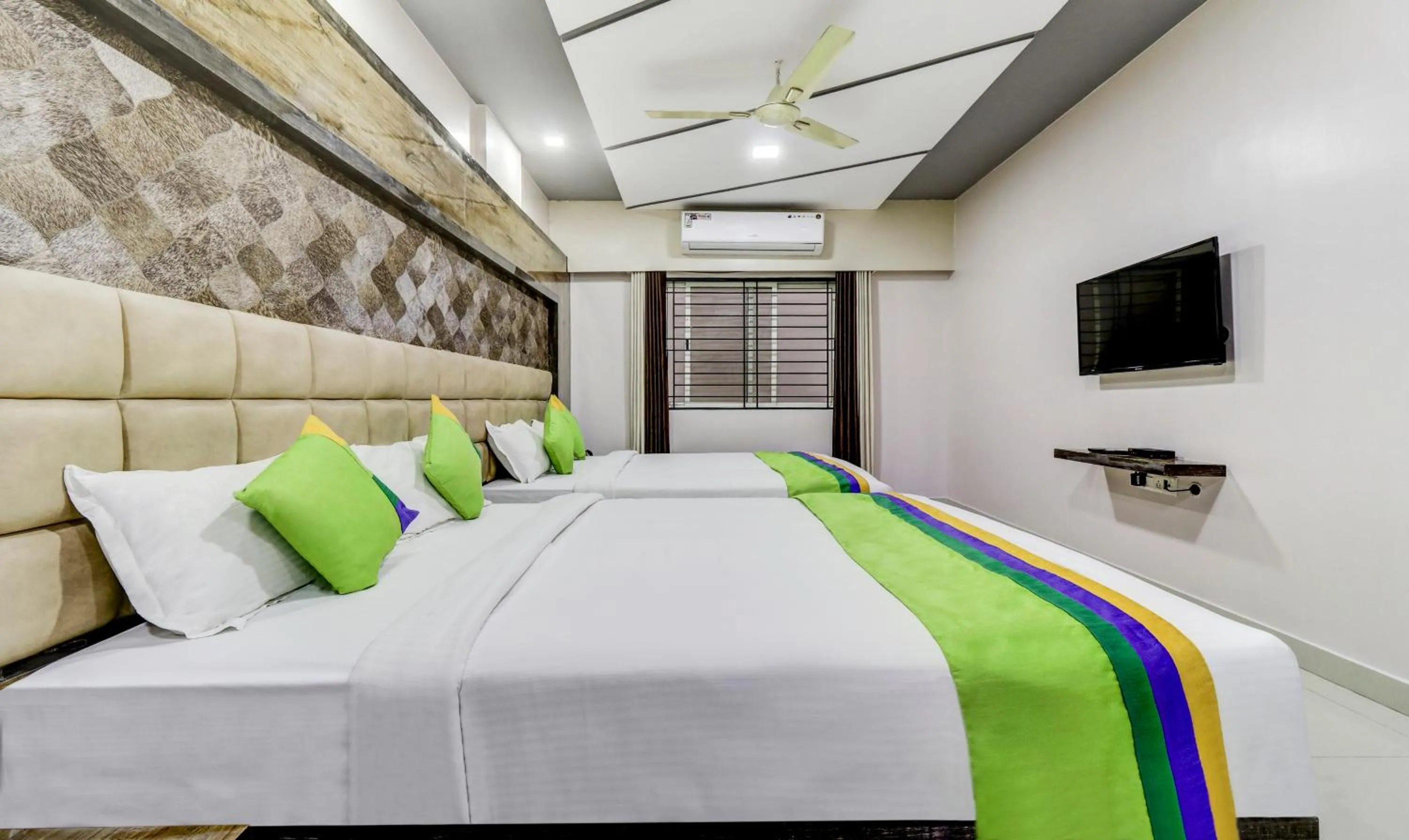 Bedroom, Bed in Treebo Sahara Suites 750 M From St Johns Medical College And Hospital