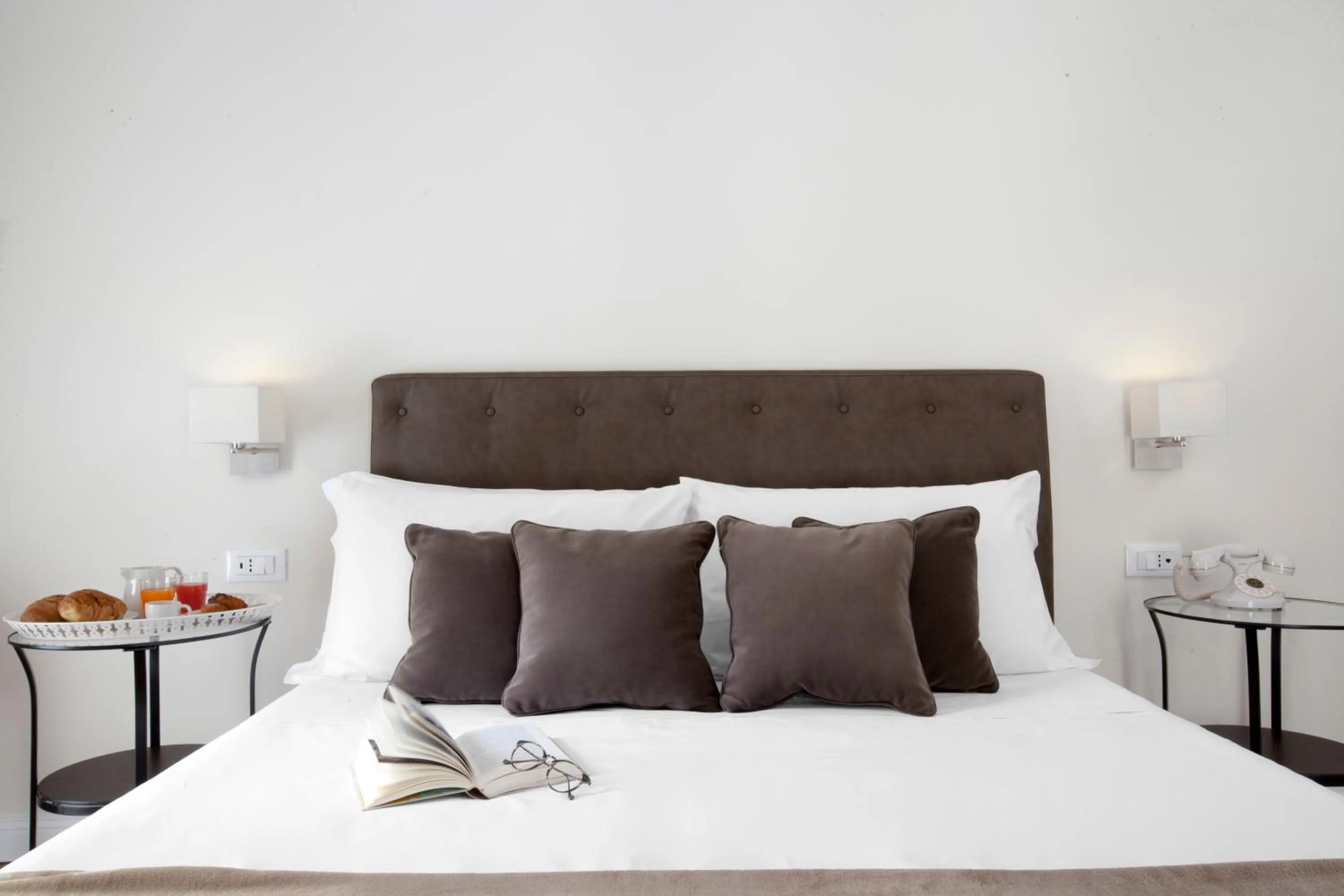 Bedroom, Bed in La Fontanina Suites