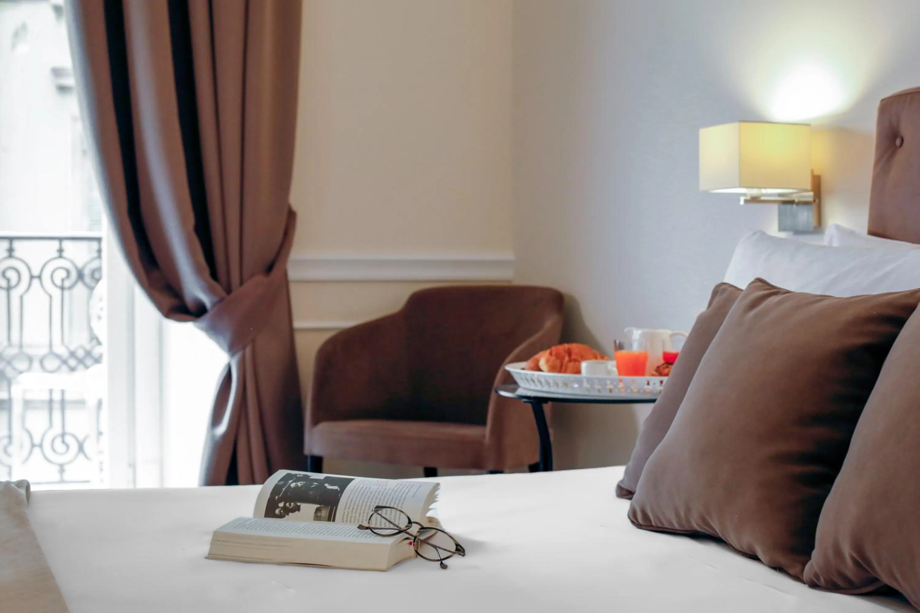 Decorative detail, Bed in La Fontanina Suites