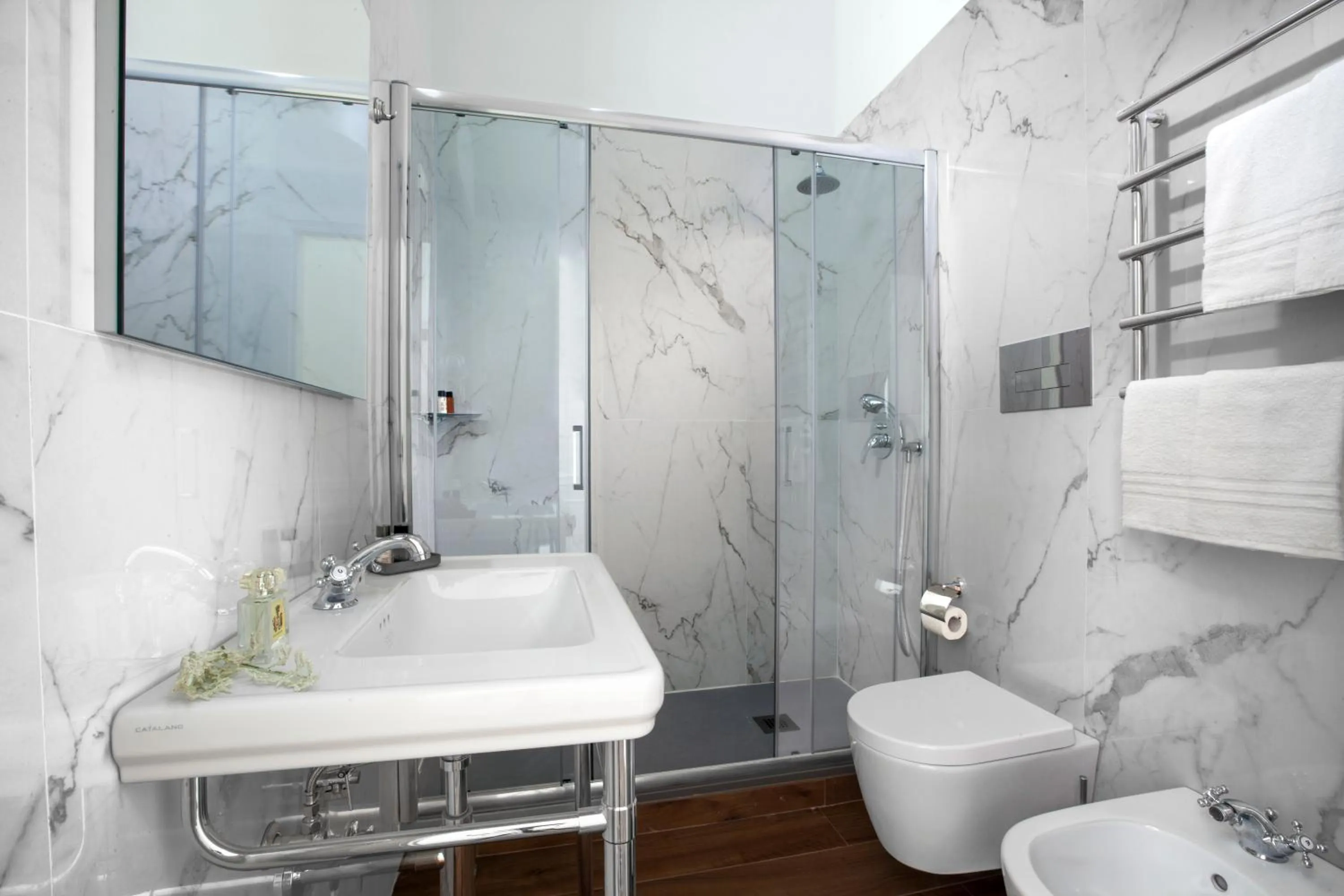 Bathroom in La Fontanina Suites