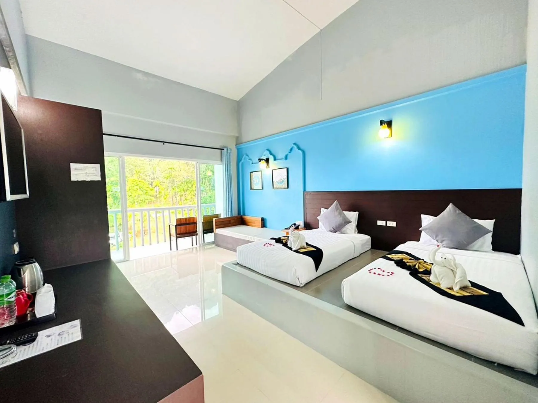 Photo of the whole room, Bed in Arawan Beach Resort Krabi