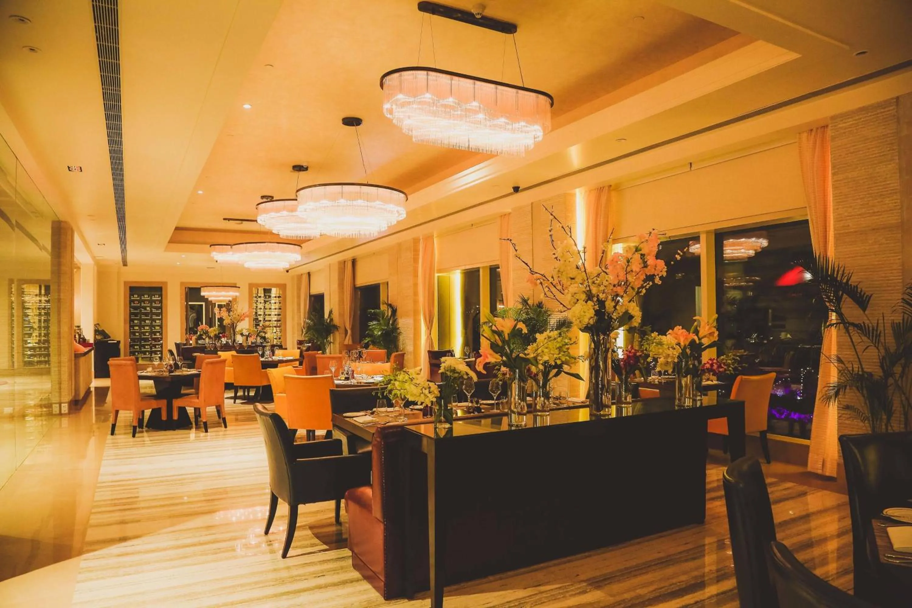 Restaurant/places to eat in Le Meridien Gurgaon, Delhi NCR