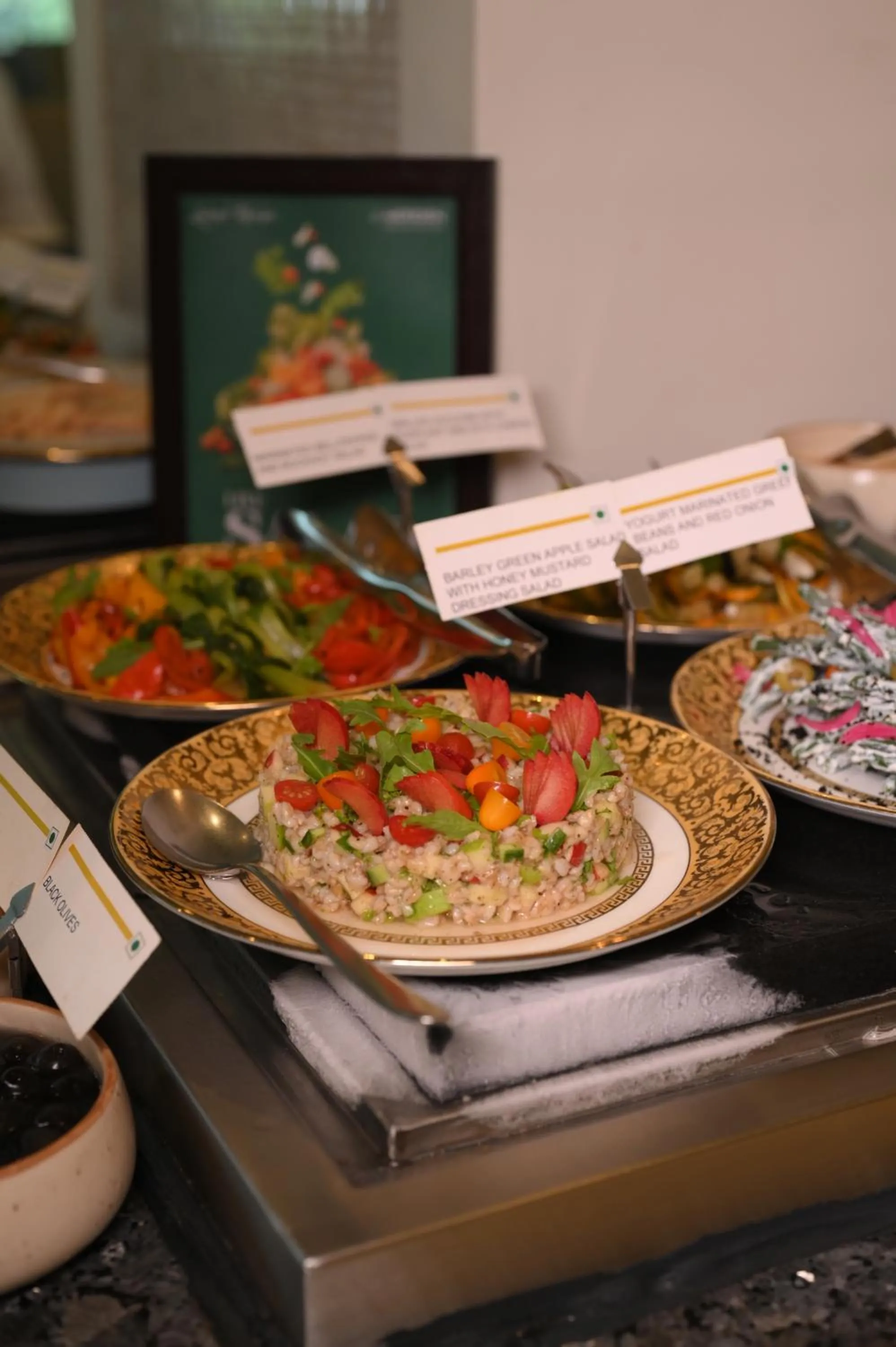 Restaurant/places to eat in Le Meridien Gurgaon, Delhi NCR