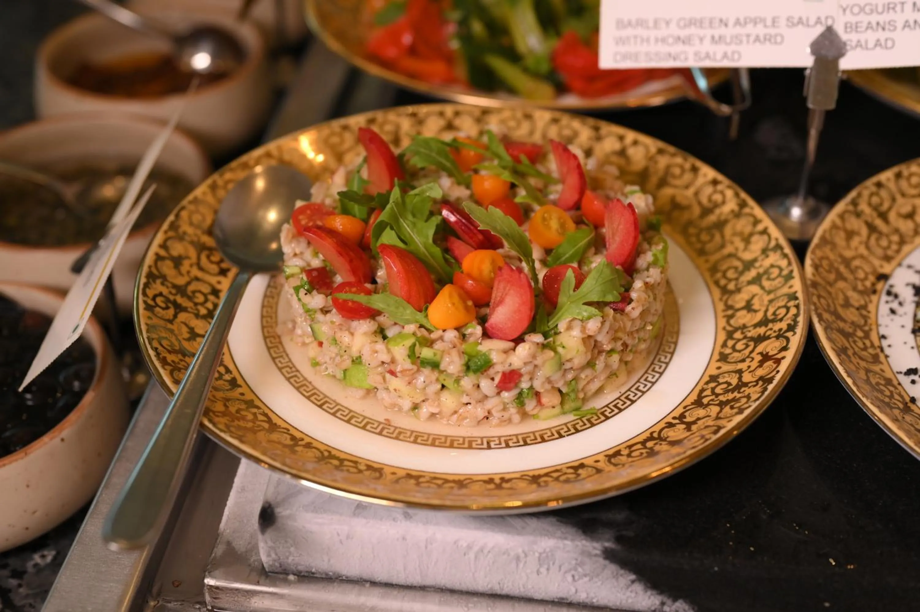 Restaurant/places to eat in Le Meridien Gurgaon, Delhi NCR