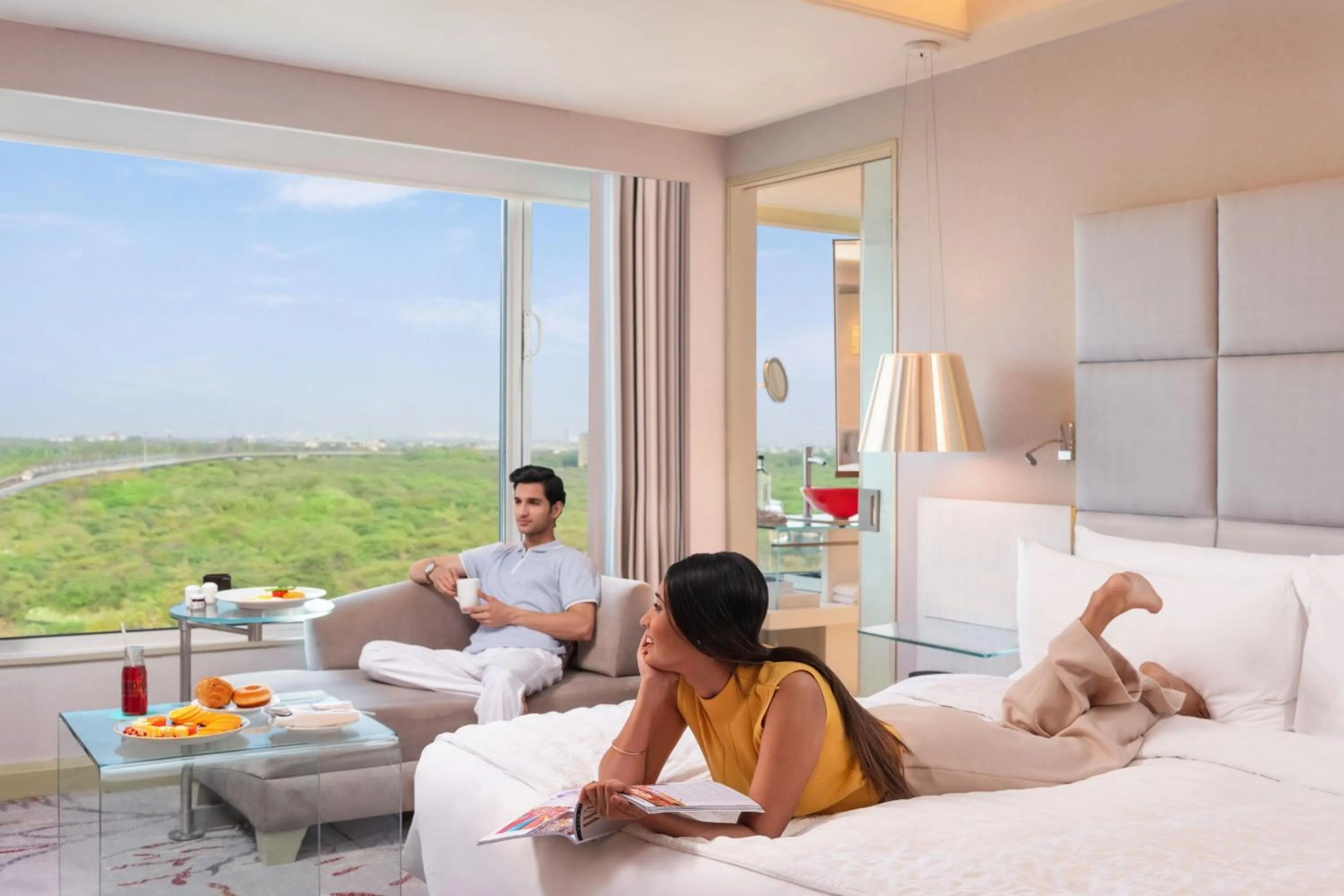 Photo of the whole room, Bed in Le Meridien Gurgaon, Delhi NCR