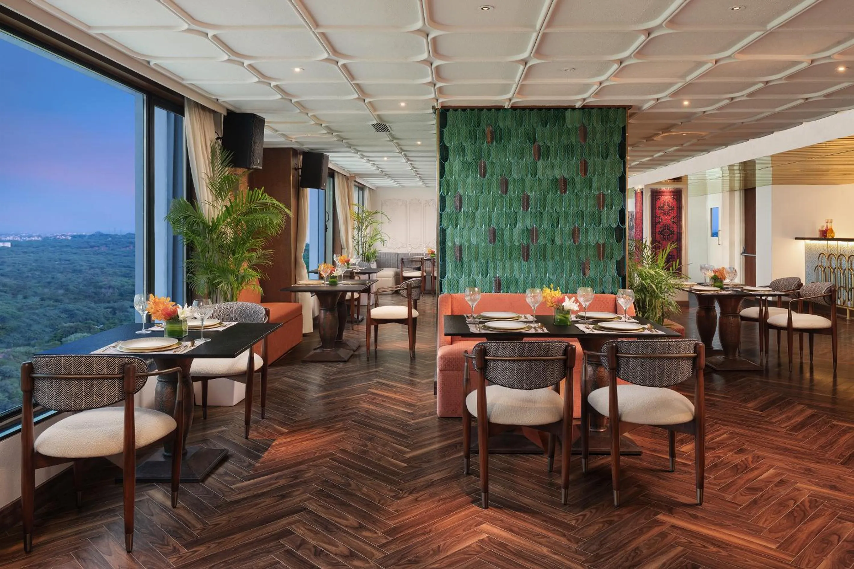 Restaurant/places to eat in Le Meridien Gurgaon, Delhi NCR