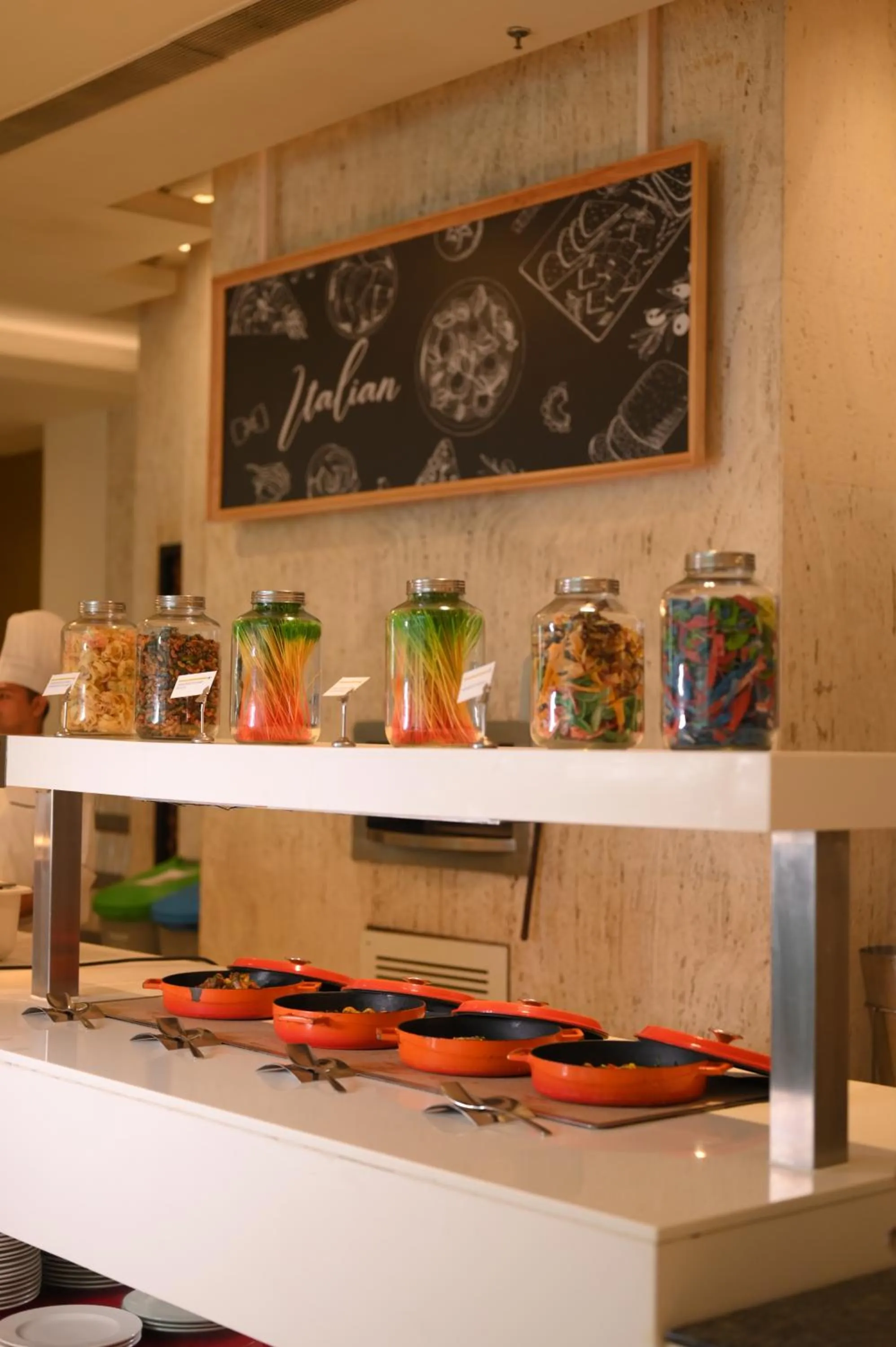 Restaurant/places to eat in Le Meridien Gurgaon, Delhi NCR