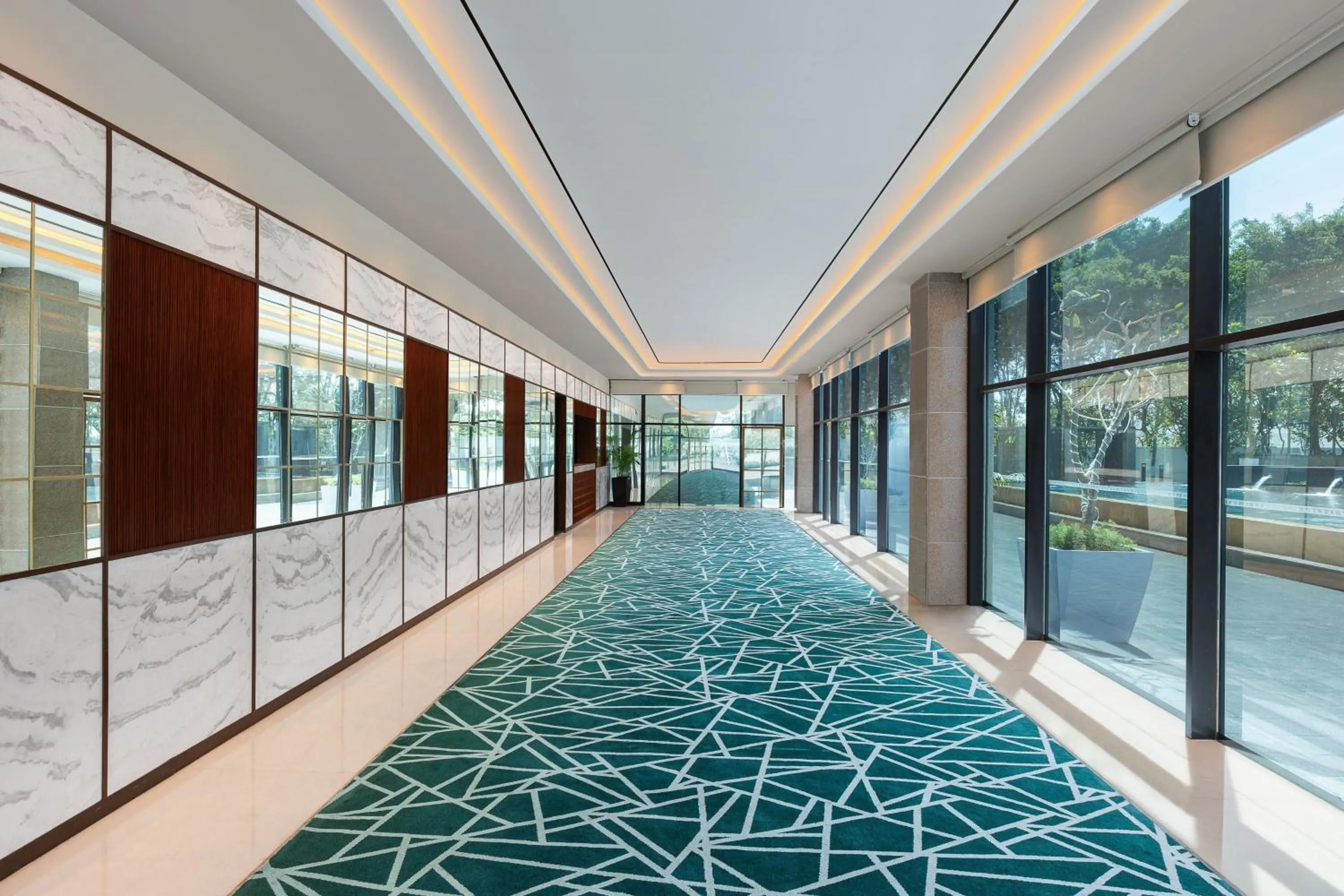 Swimming pool in Le Meridien Gurgaon, Delhi NCR