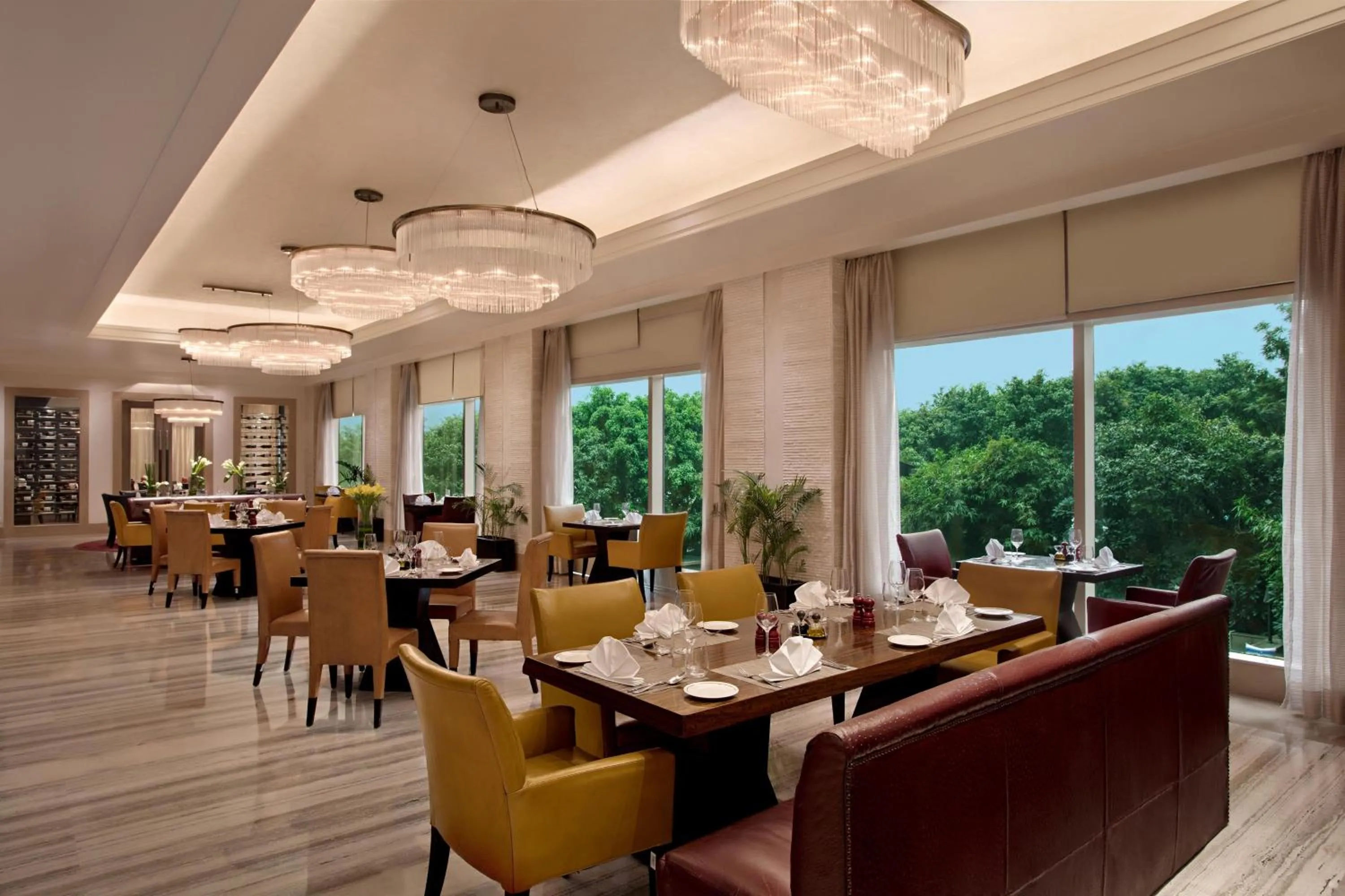 Restaurant/places to eat in Le Meridien Gurgaon, Delhi NCR