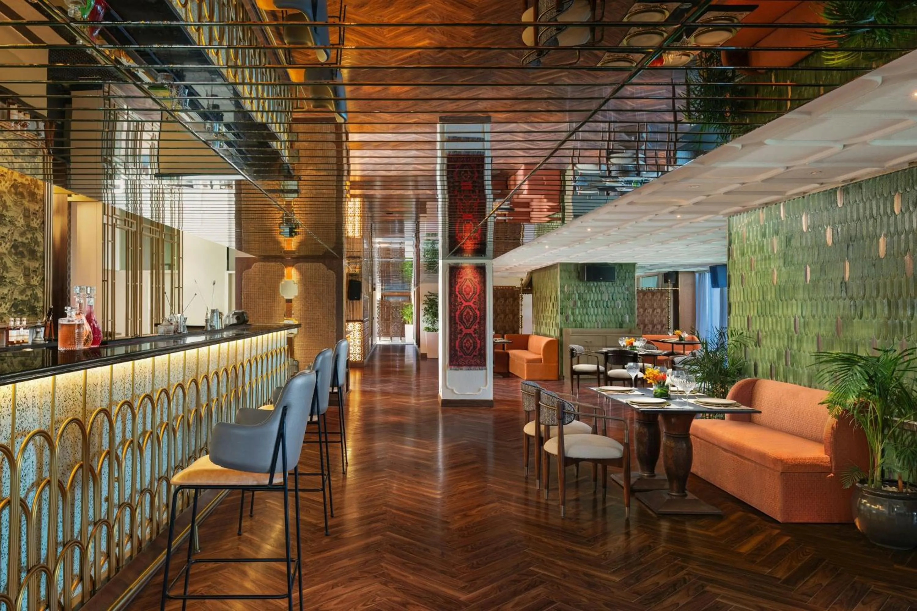 Restaurant/places to eat in Le Meridien Gurgaon, Delhi NCR